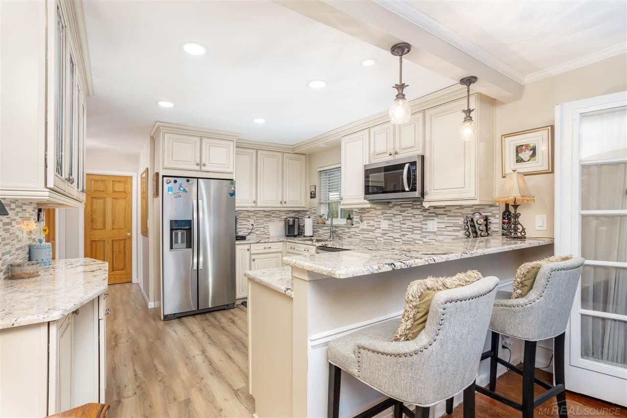 70 Hampton Rd, Grosse Pointe Shores, MI 48236 — Photo 11