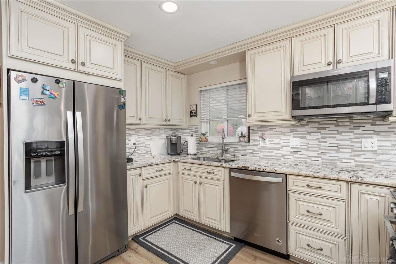 70 Hampton Rd, Grosse Pointe Shores, MI 48236 — Photo 12