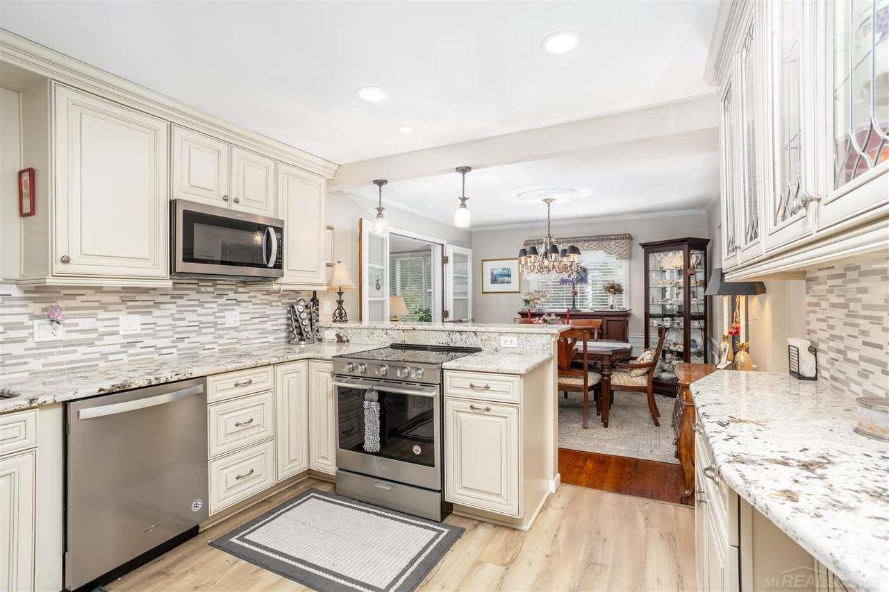 70 Hampton Rd, Grosse Pointe Shores, MI 48236 — Photo 13