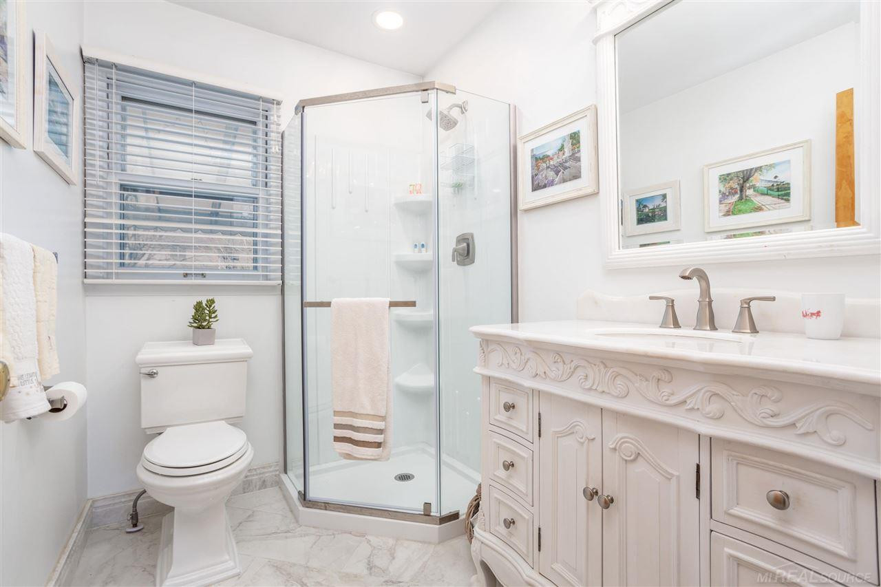 70 Hampton Rd, Grosse Pointe Shores, MI 48236 — Photo 15