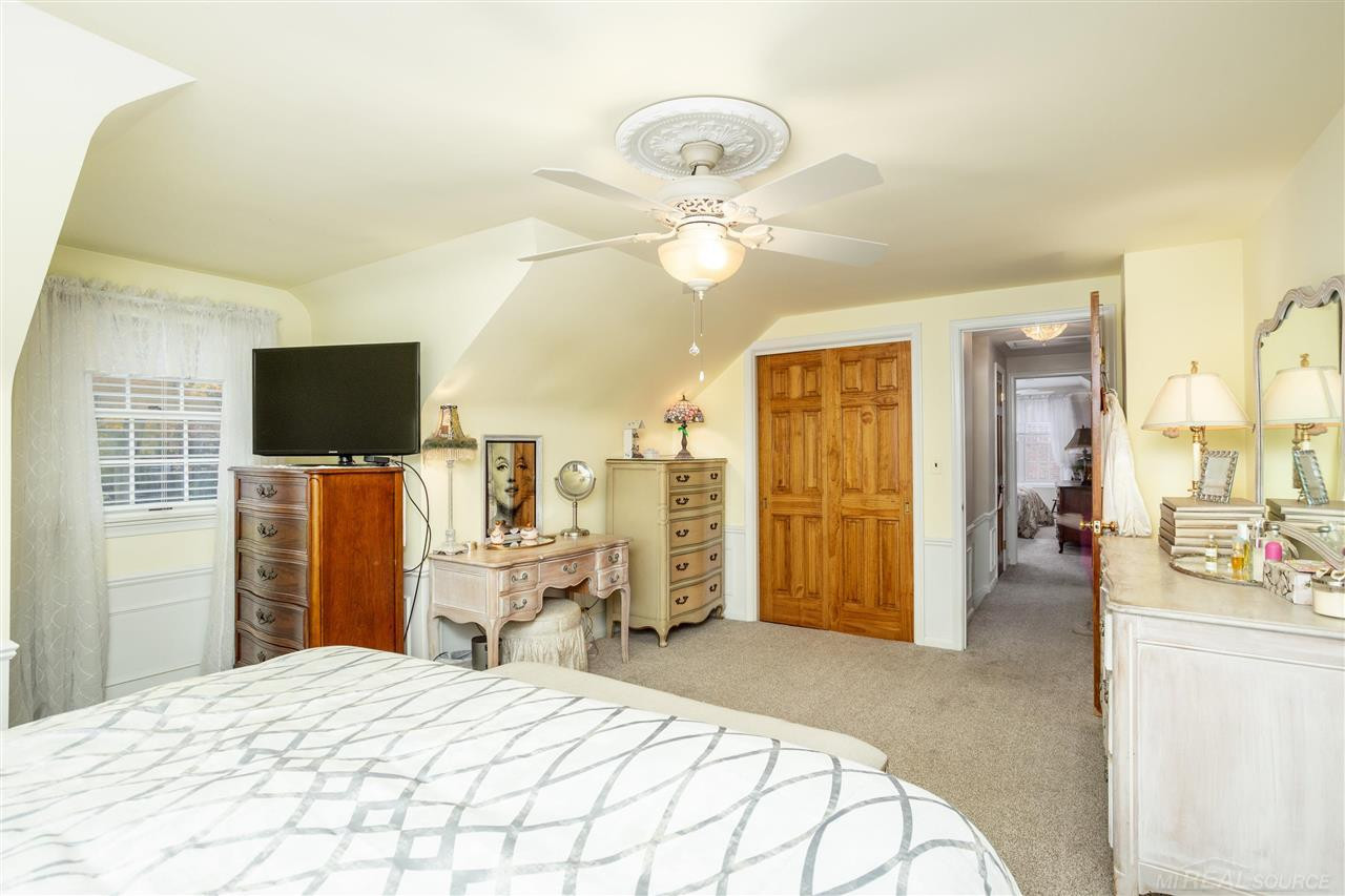 70 Hampton Rd, Grosse Pointe Shores, MI 48236 — Photo 20