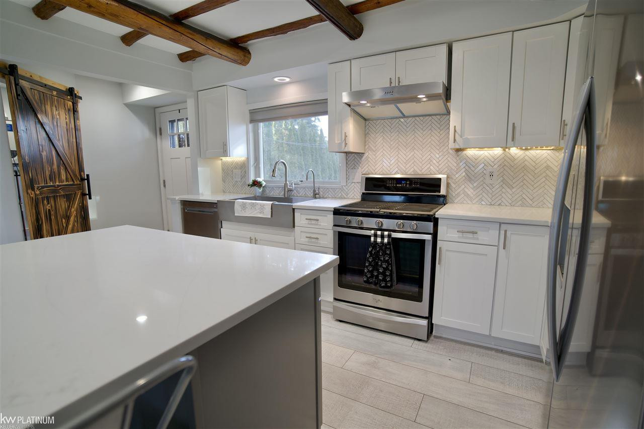 5385 Pointe Drive, MI — Photo 9