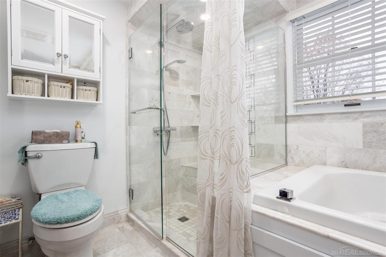70 Hampton Rd, Grosse Pointe Shores, MI 48236 — Photo 22