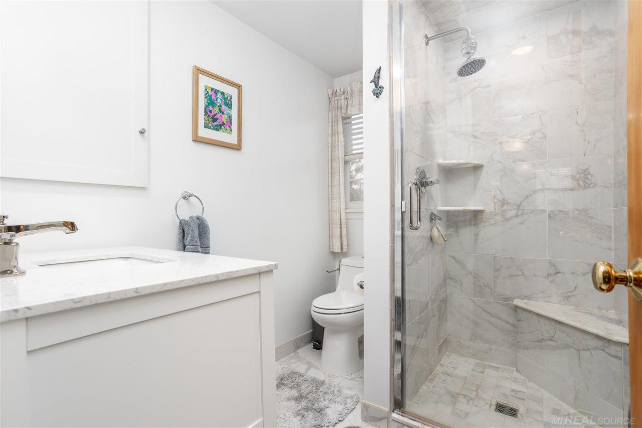 70 Hampton Rd, Grosse Pointe Shores, MI 48236 — Photo 25
