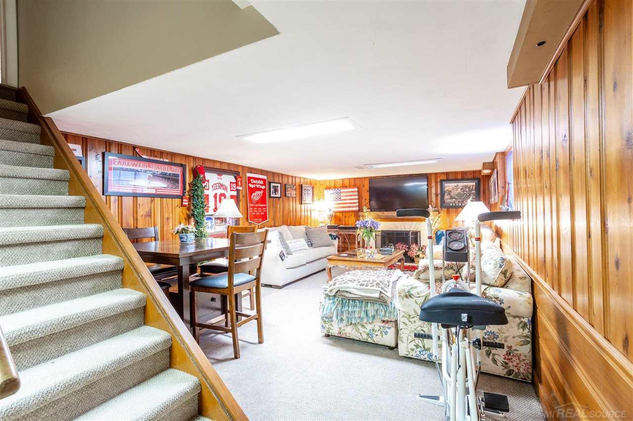 70 Hampton Rd, Grosse Pointe Shores, MI 48236 — Photo 27