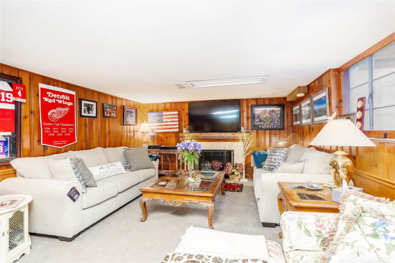 70 Hampton Rd, Grosse Pointe Shores, MI 48236 — Photo 28