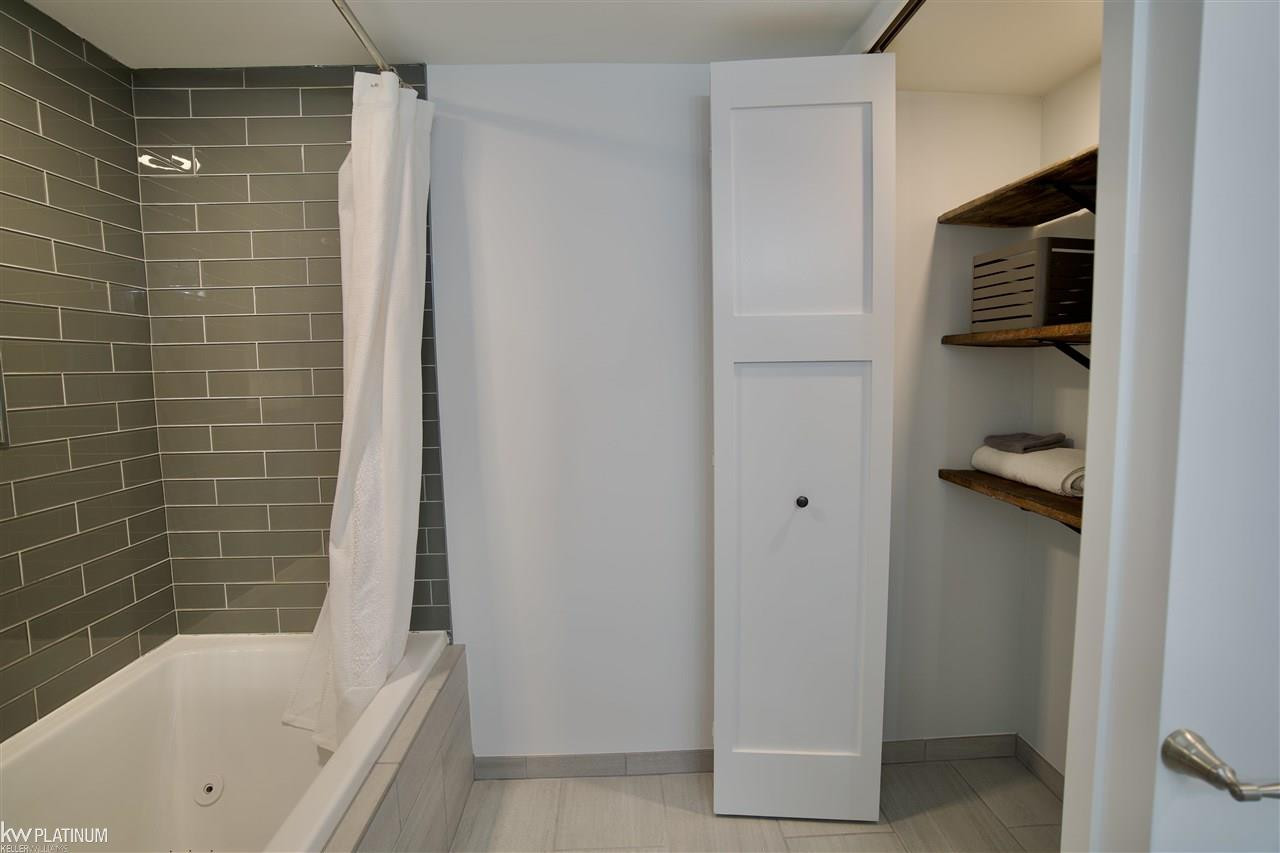 5385 Pointe Drive, MI — Photo 19