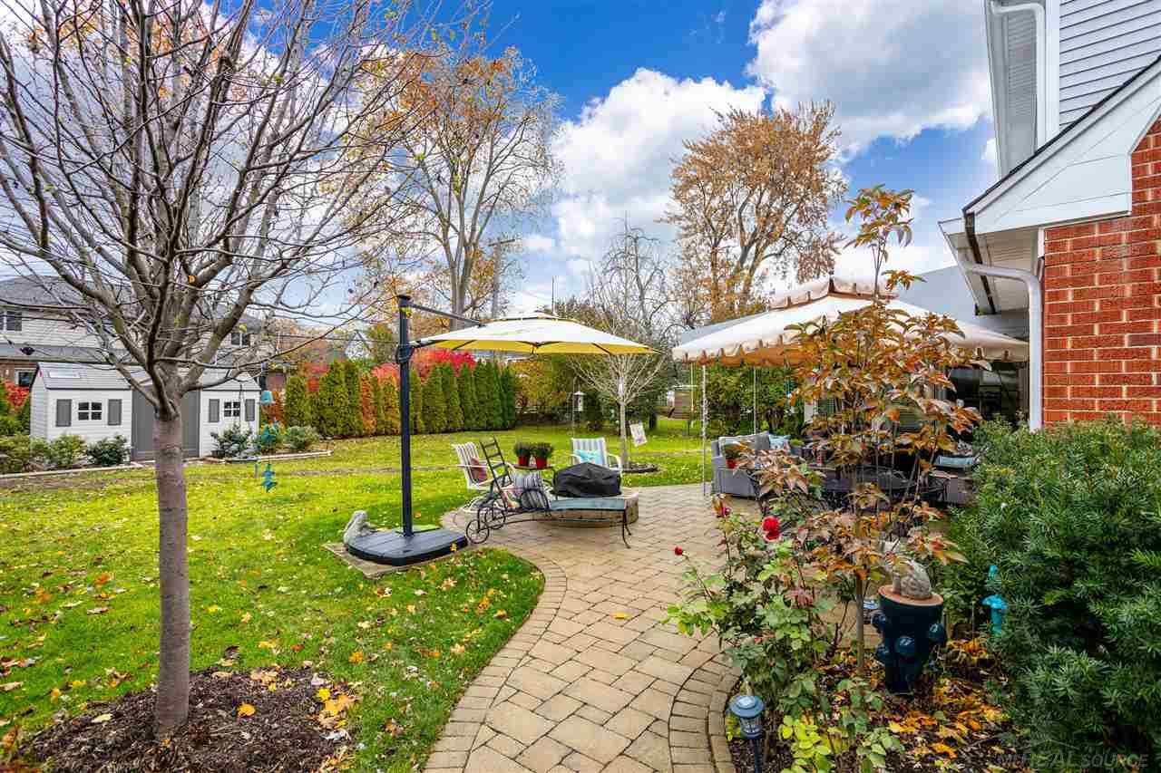 70 Hampton Rd, Grosse Pointe Shores, MI 48236 — Photo 33