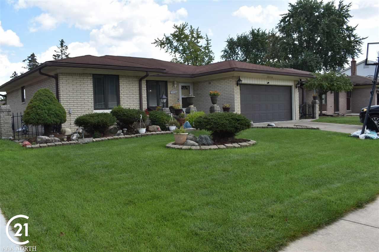 39710 Academy, Sterling Heights, MI 48310 — Photo 2