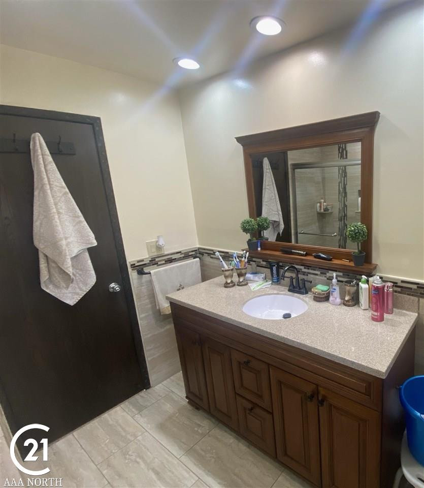 39710 Academy, Sterling Heights, MI 48310 — Photo 9