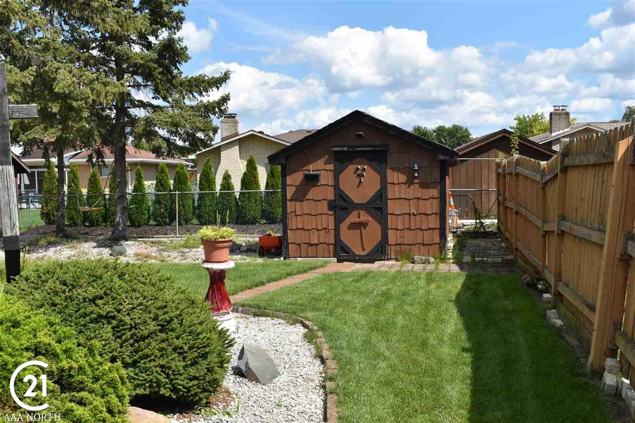 39710 Academy, Sterling Heights, MI 48310 — Photo 12