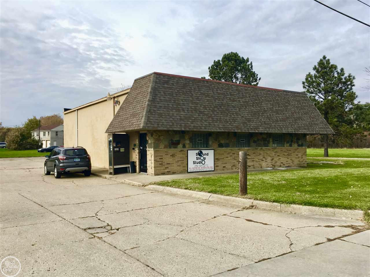 45729 Gratiot Avenue, MI, 48042