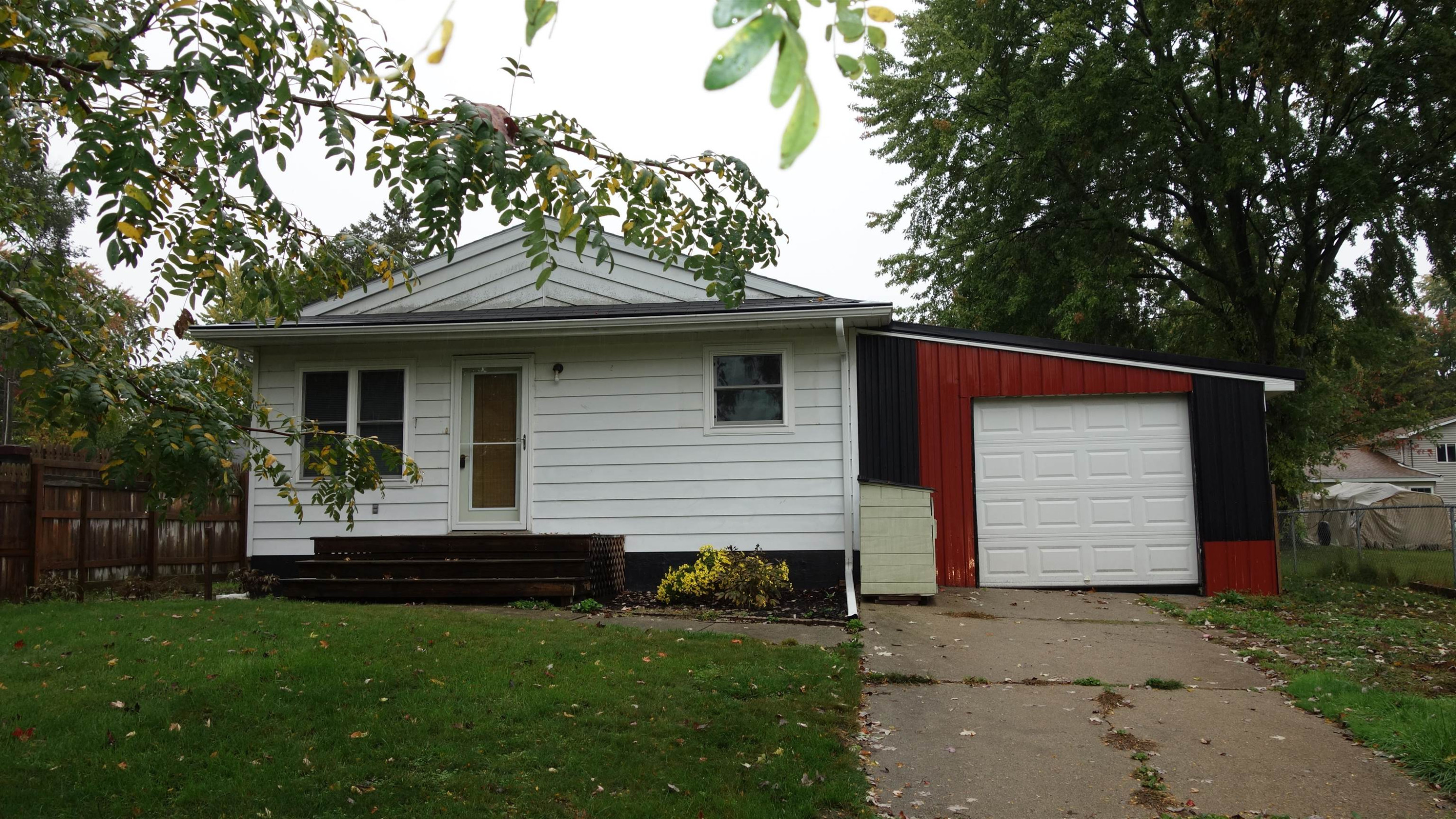 217 E Oak, Saint Charles, MI 48655 — front exterior