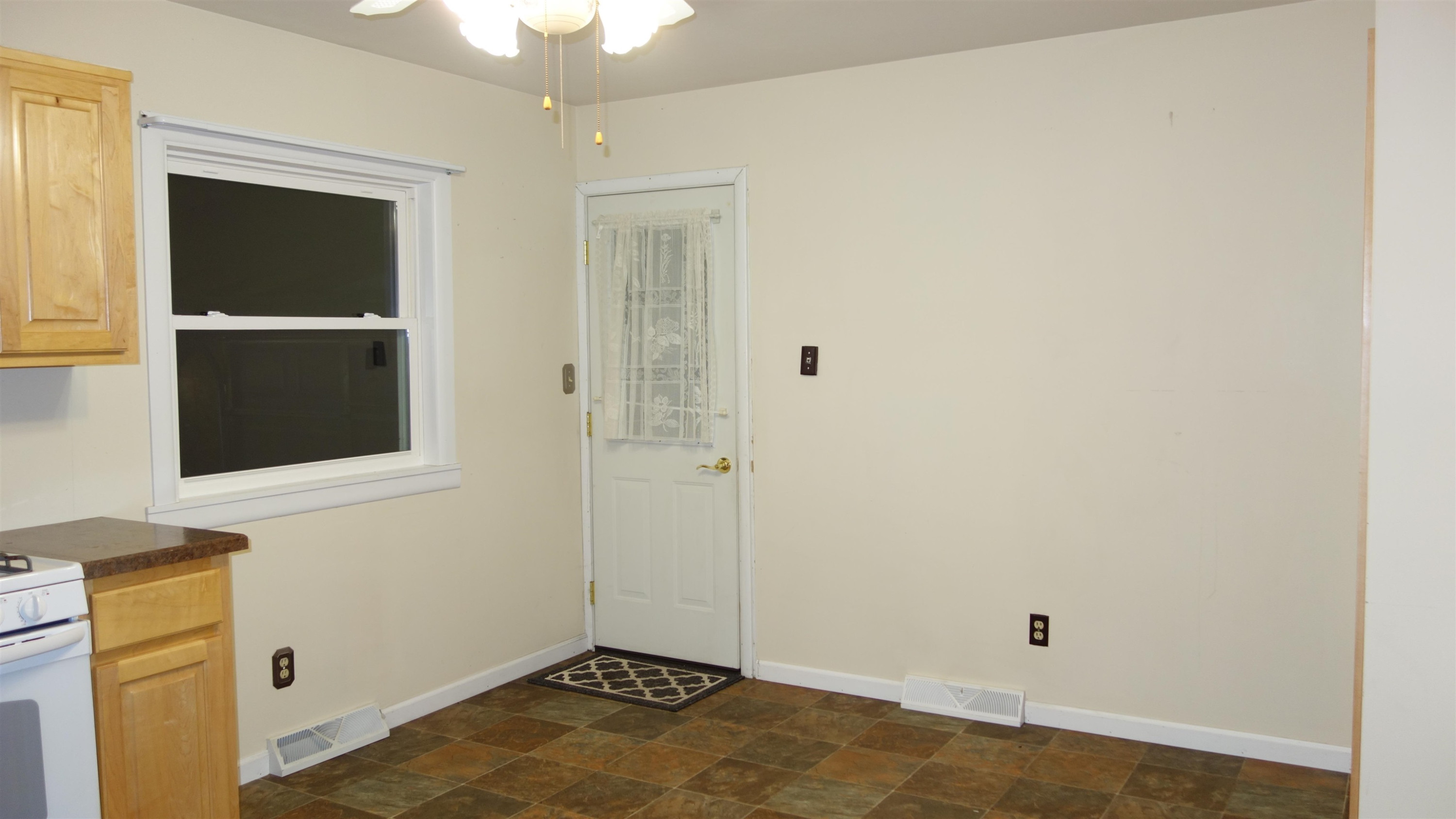 217 E Oak, Saint Charles, MI 48655 — Photo 3