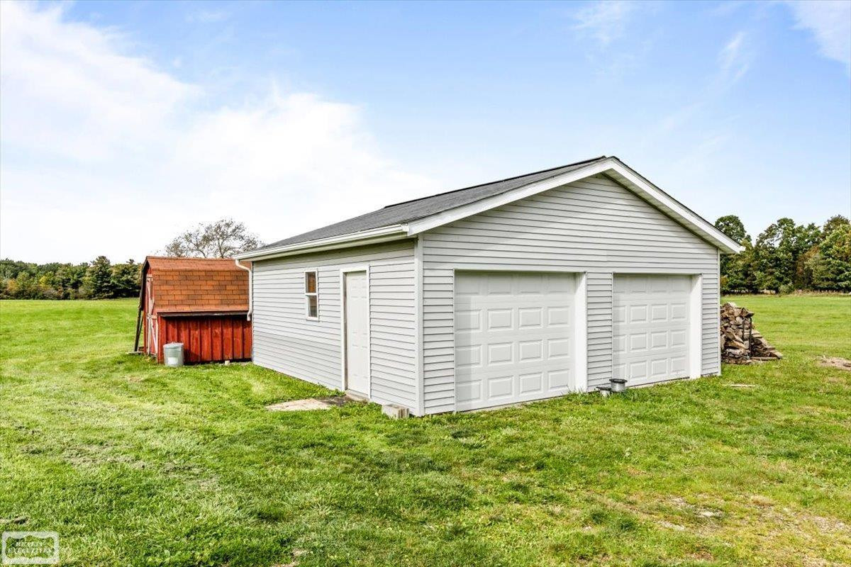 8143 Gibbons Road, Grant, MI 48032 — Photo 9