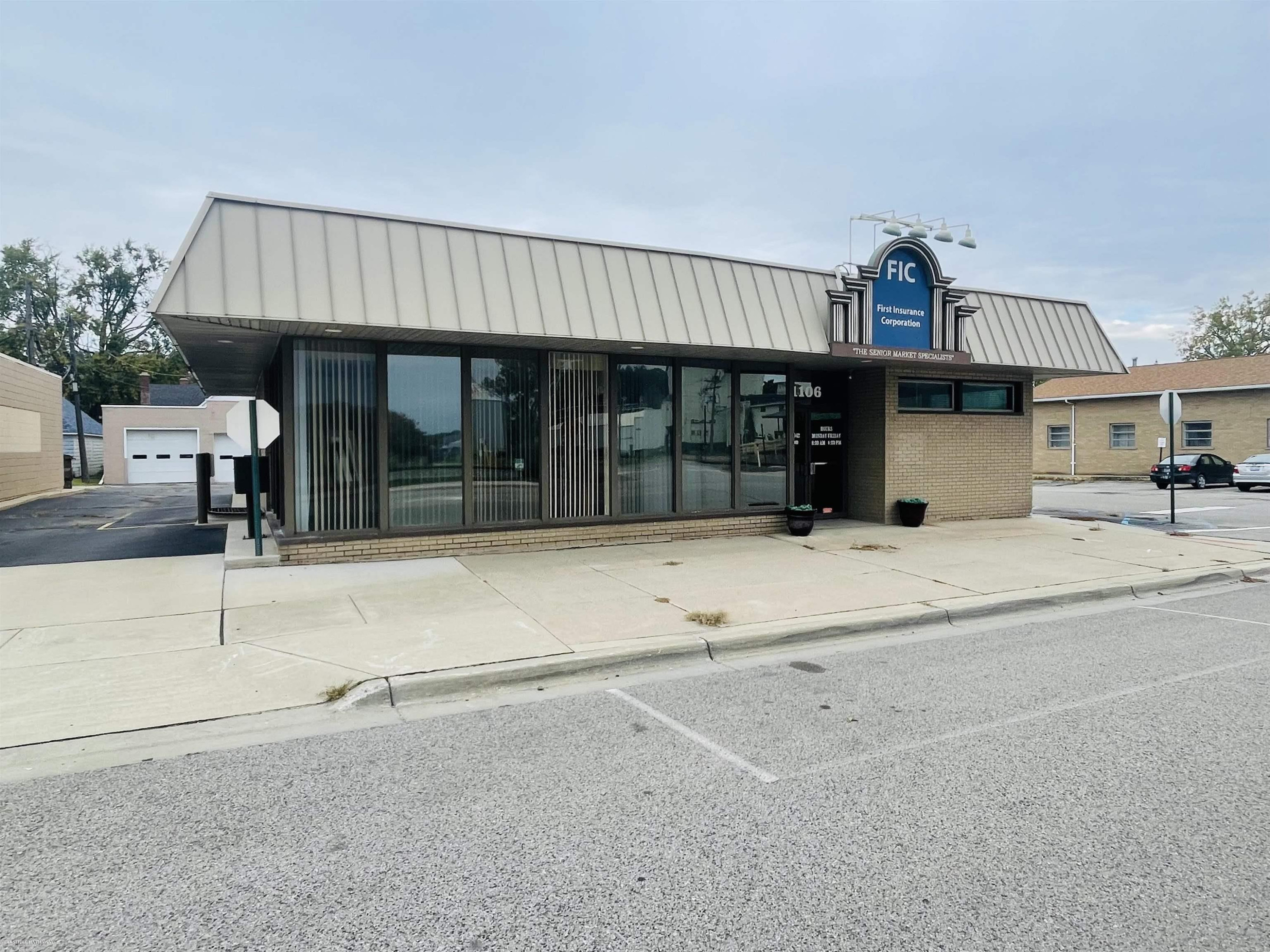 1106 Monroe, Carleton, MI 48117