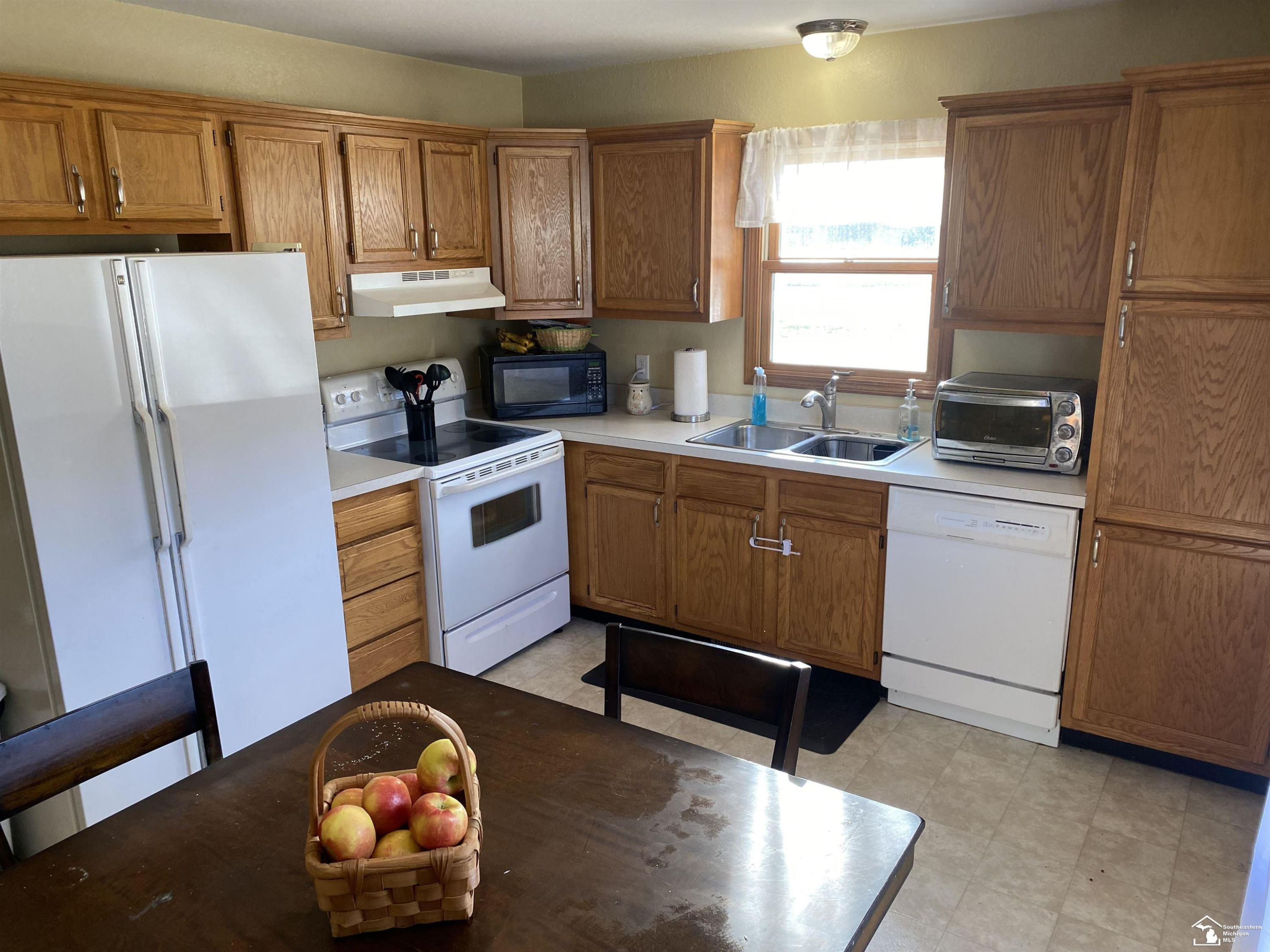 7330 Douglas, Lambertville, MI 48144 — Photo 4