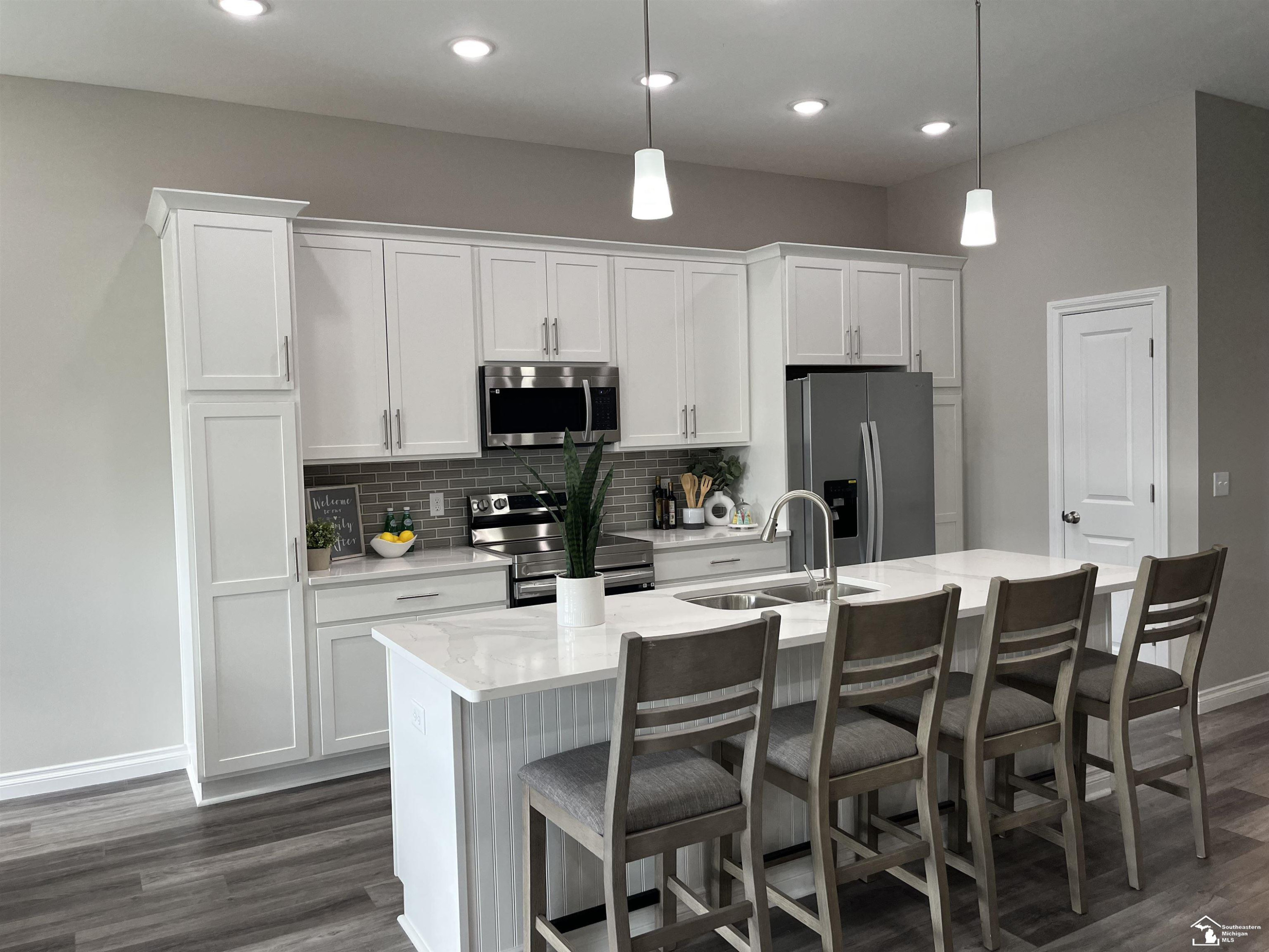 8285 Grande Lake Circle, Temperance, MI 48182 — Photo 9