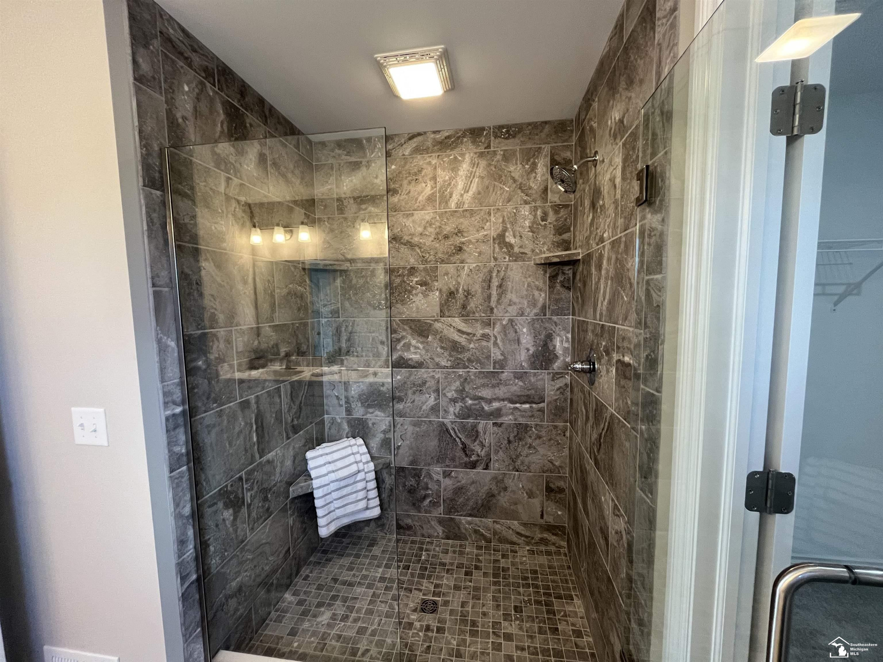 8285 Grande Lake Circle, Temperance, MI 48182 — Photo 16