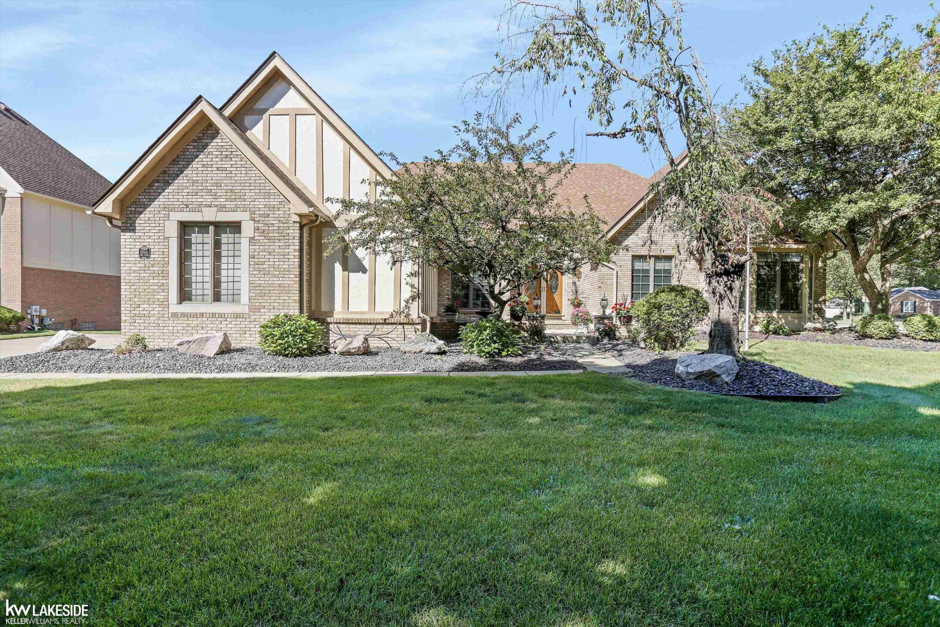 52941 Royal Forest Drive, Shelby Twp, MI 48315 — Photo 2