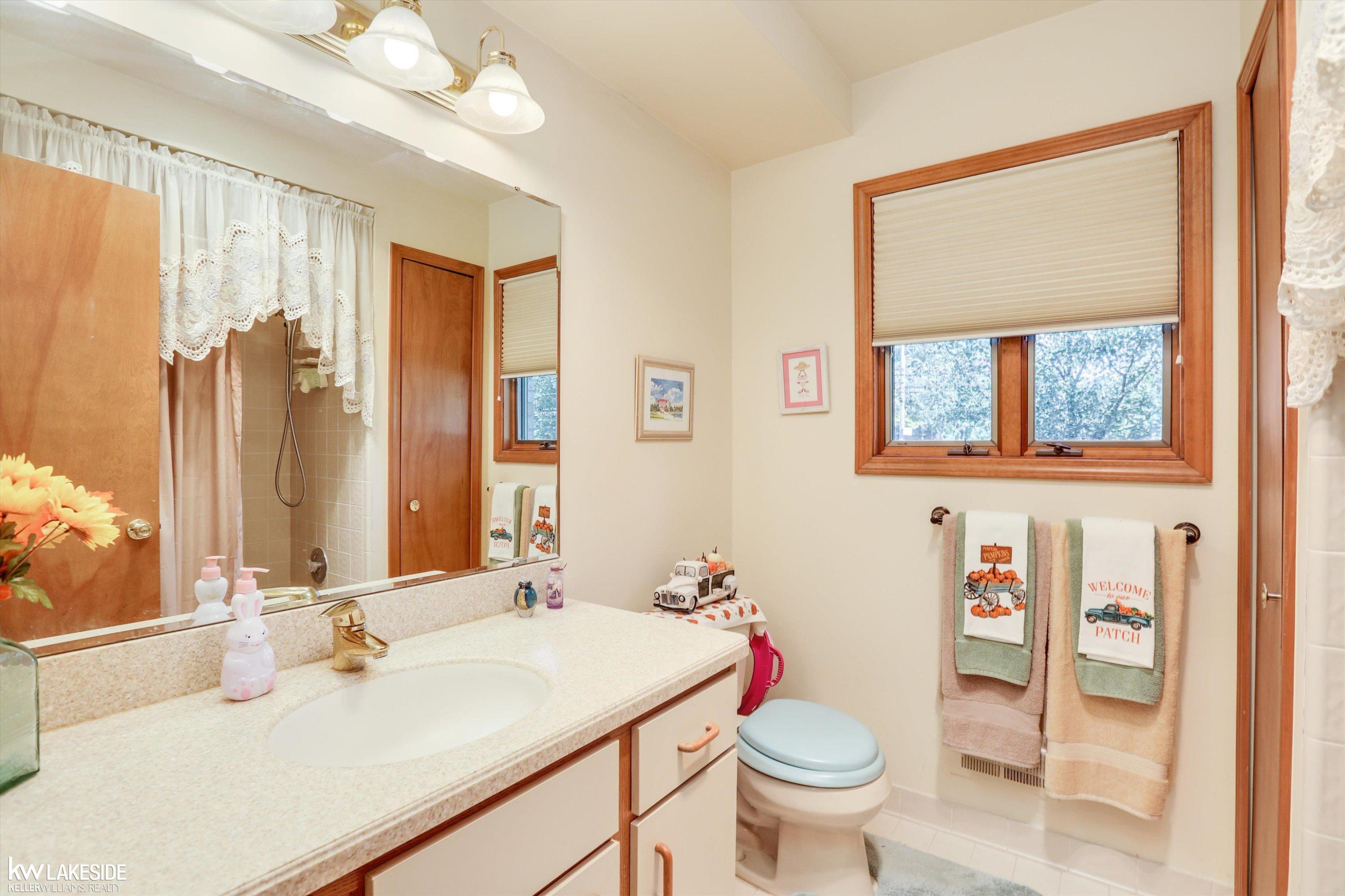 52941 Royal Forest Drive, Shelby Twp, MI 48315 — Photo 13