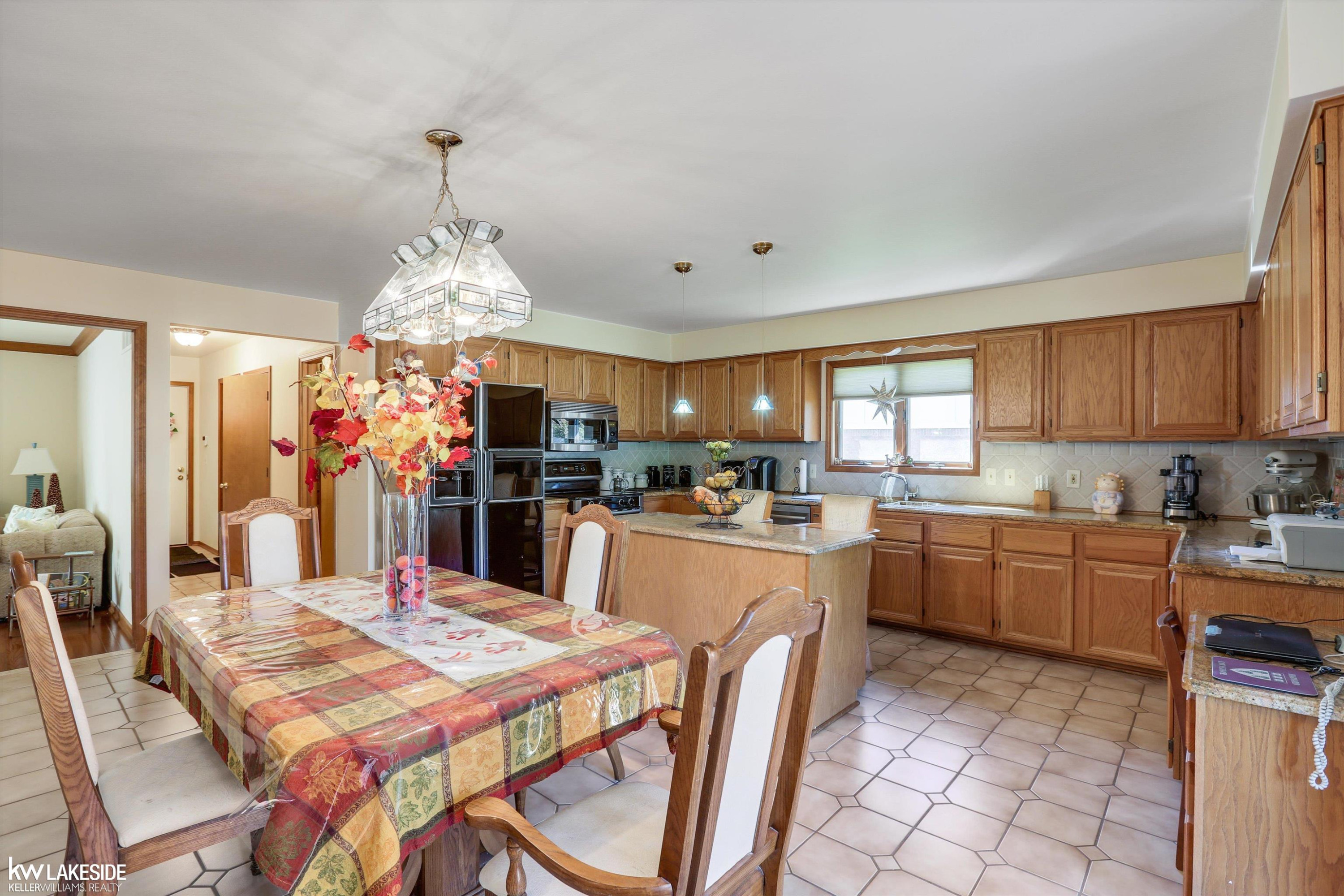 52941 Royal Forest Drive, Shelby Twp, MI 48315 — Photo 21