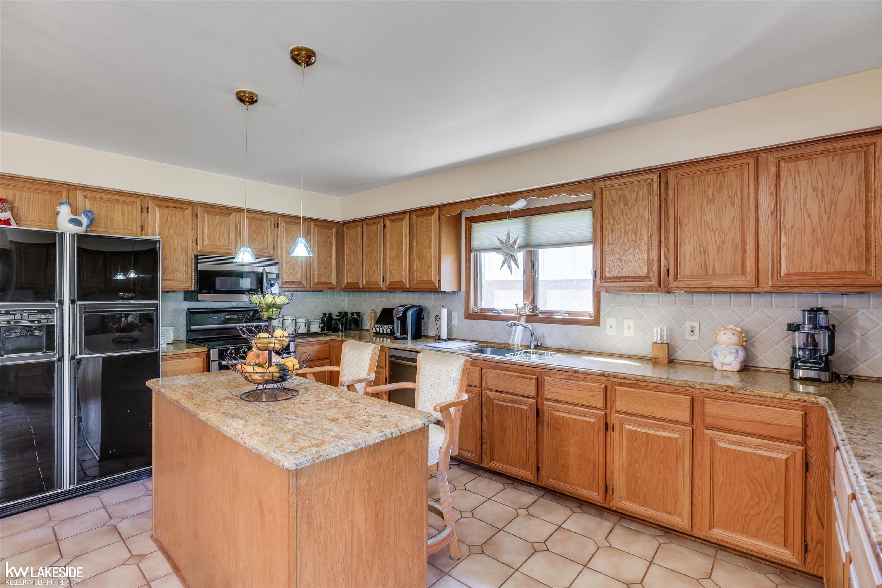 52941 Royal Forest Drive, Shelby Twp, MI 48315 — Photo 22