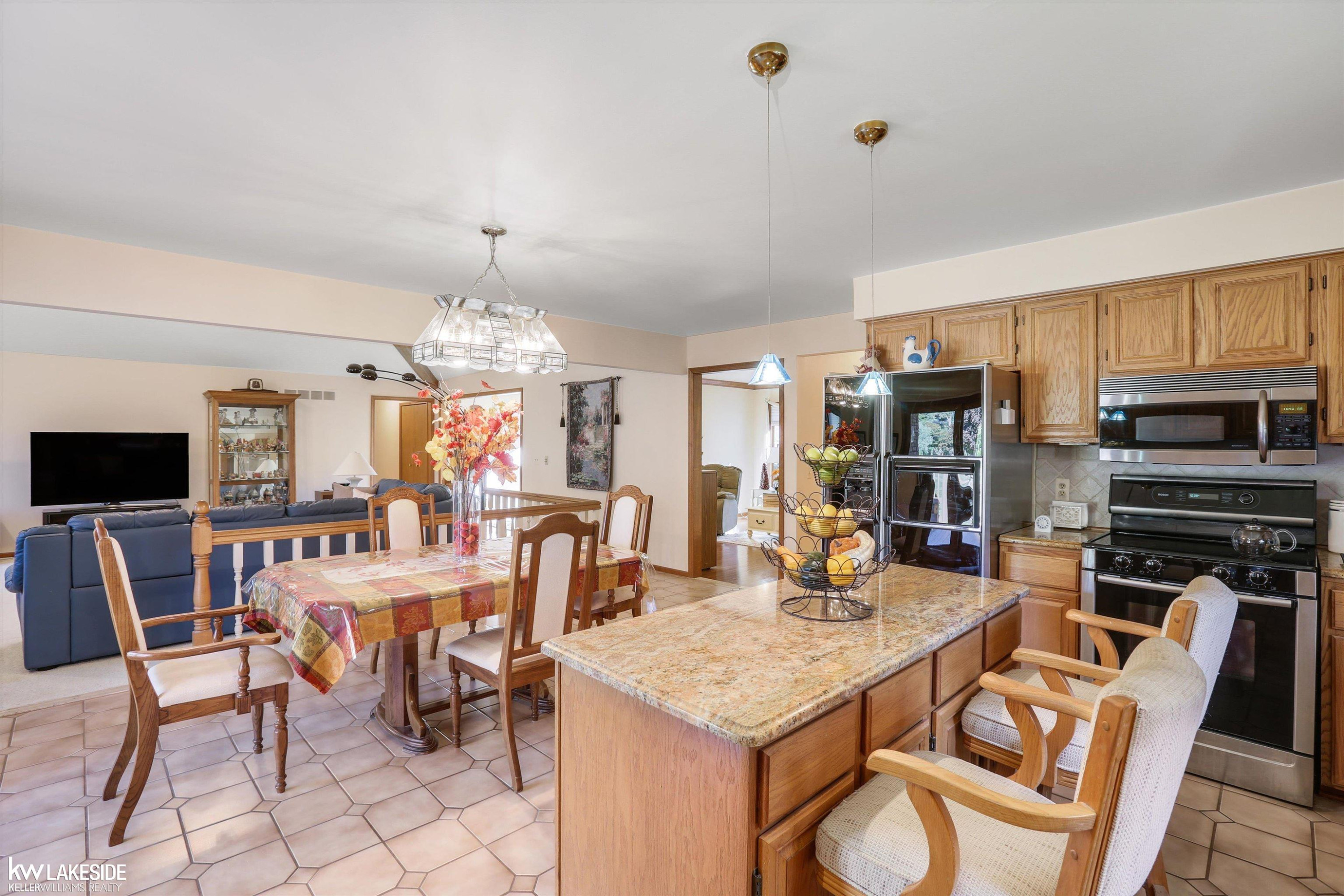 52941 Royal Forest Drive, Shelby Twp, MI 48315 — Photo 25
