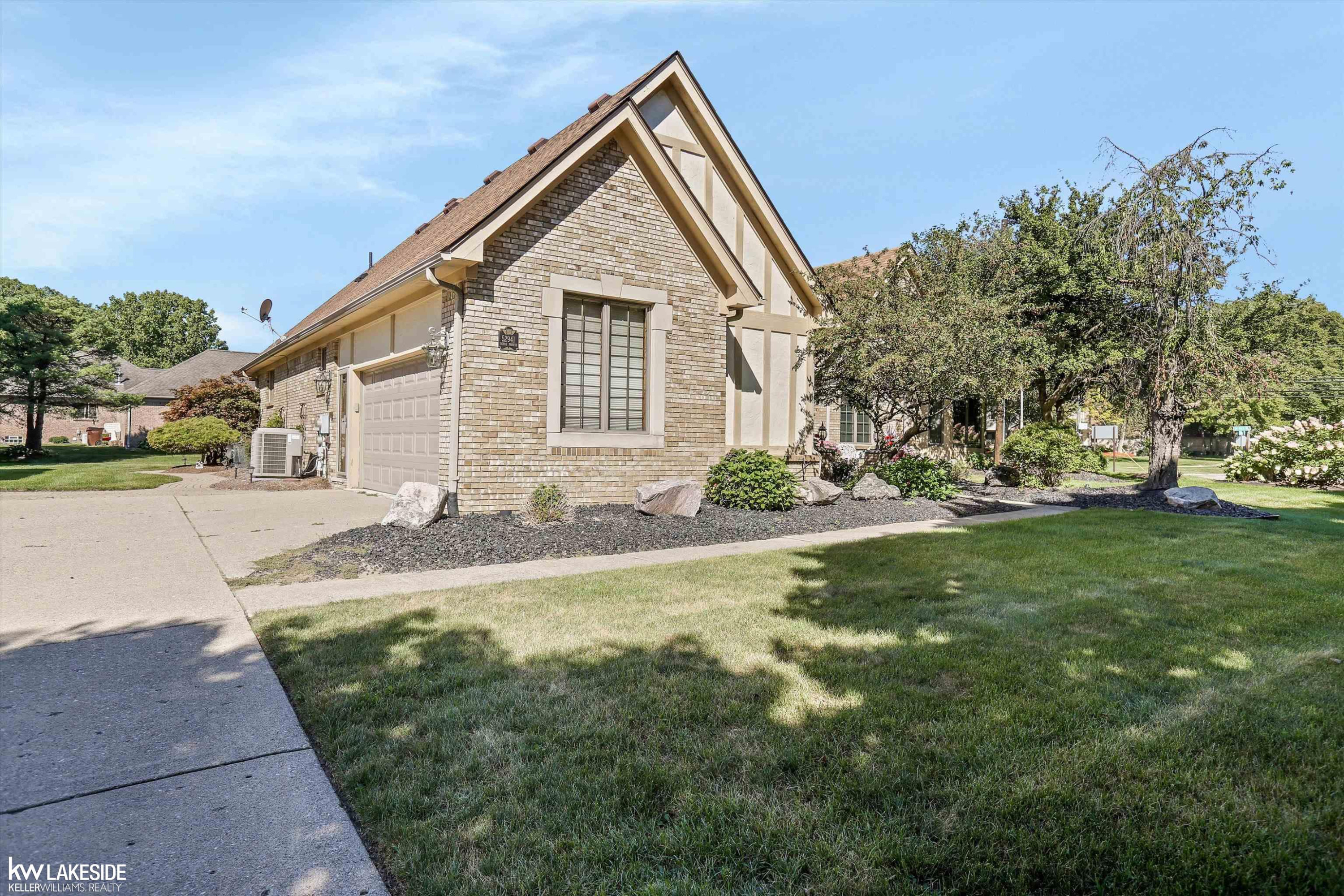52941 Royal Forest Drive, Shelby Twp, MI 48315 — Photo 37