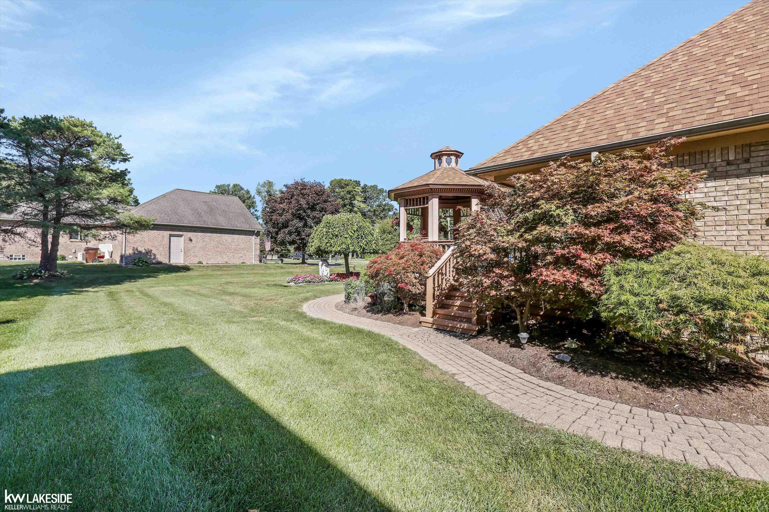 52941 Royal Forest Drive, Shelby Twp, MI 48315 — Photo 38