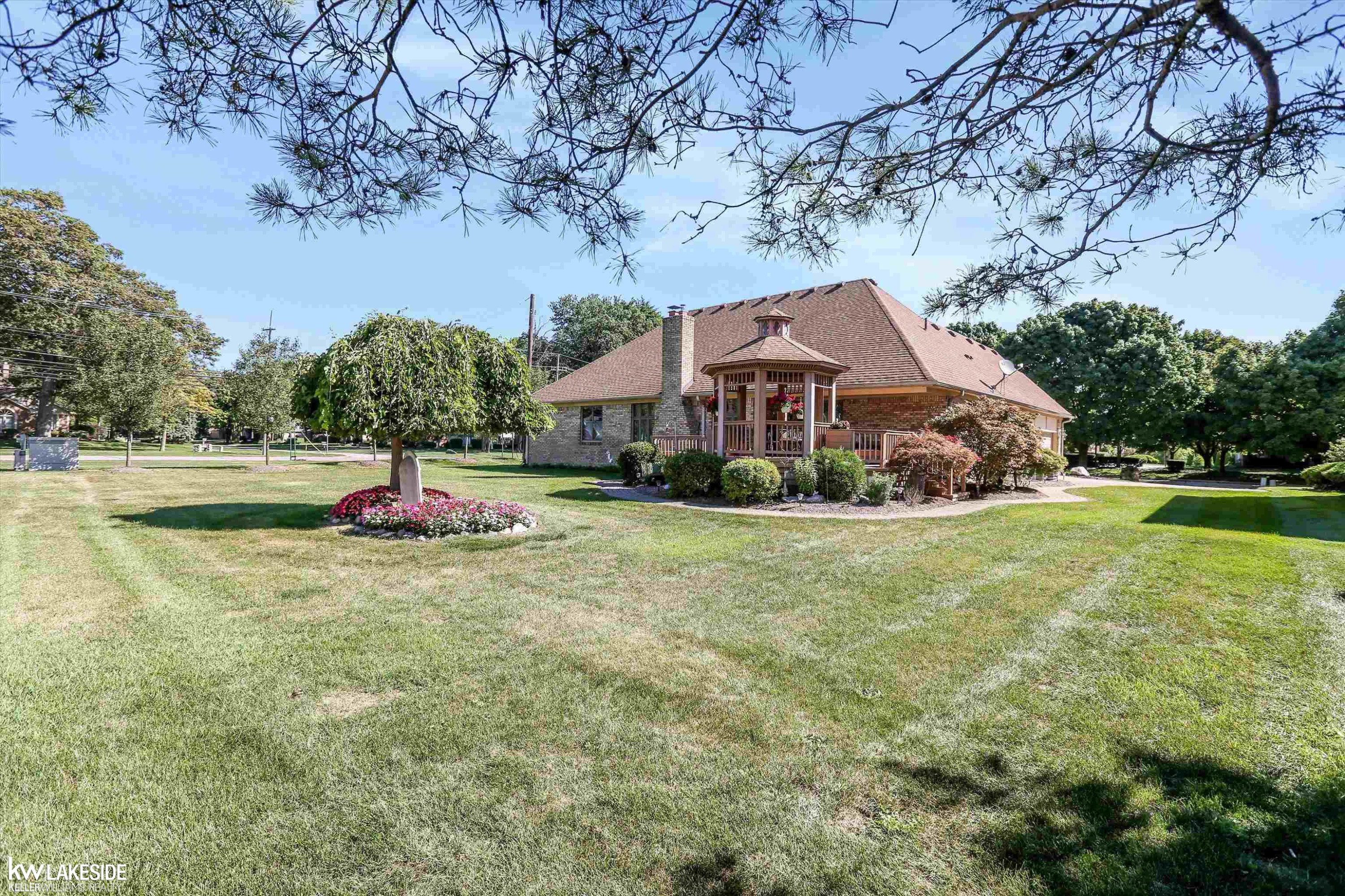 52941 Royal Forest Drive, Shelby Twp, MI 48315 — Photo 39