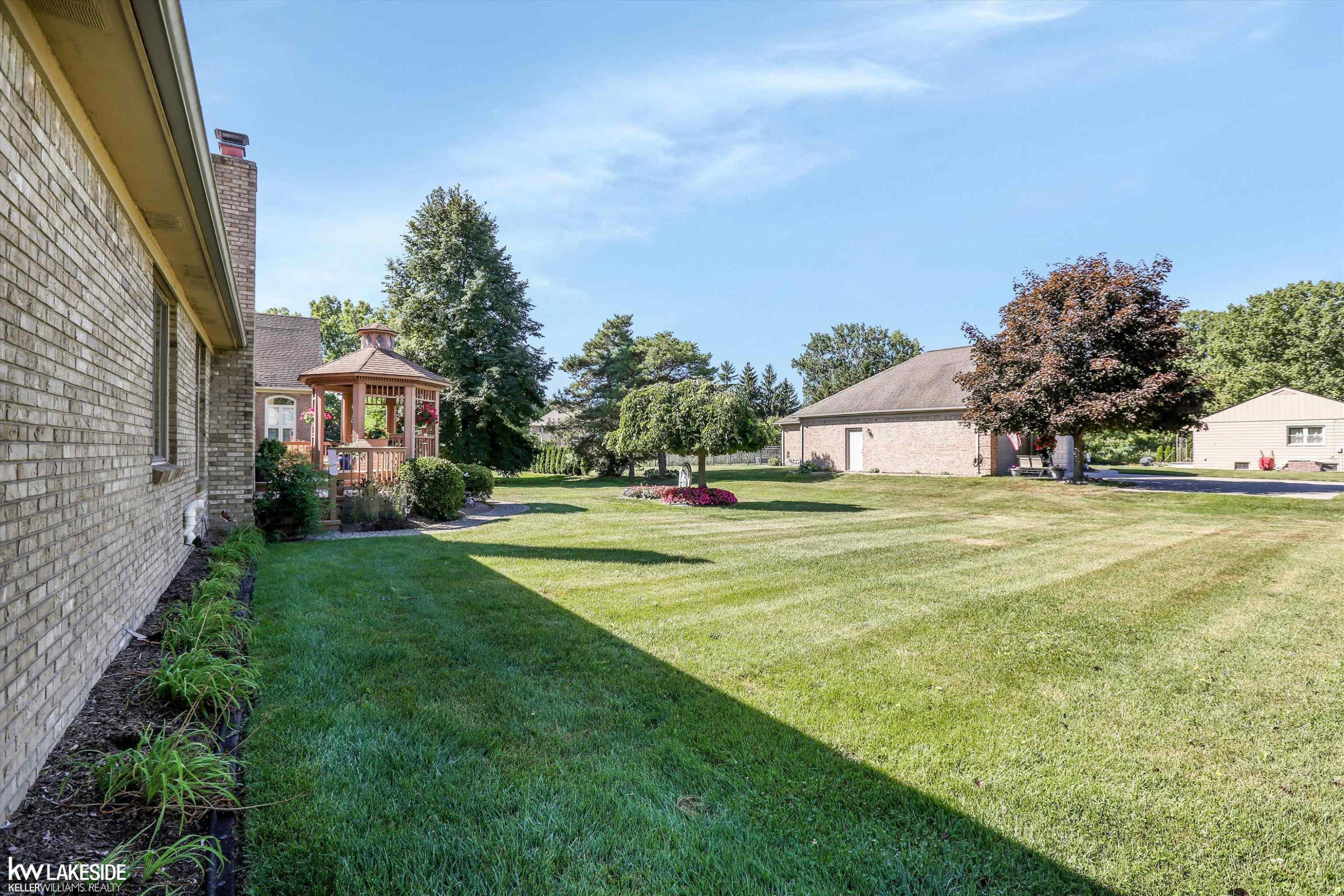 52941 Royal Forest Drive, Shelby Twp, MI 48315 — Photo 42