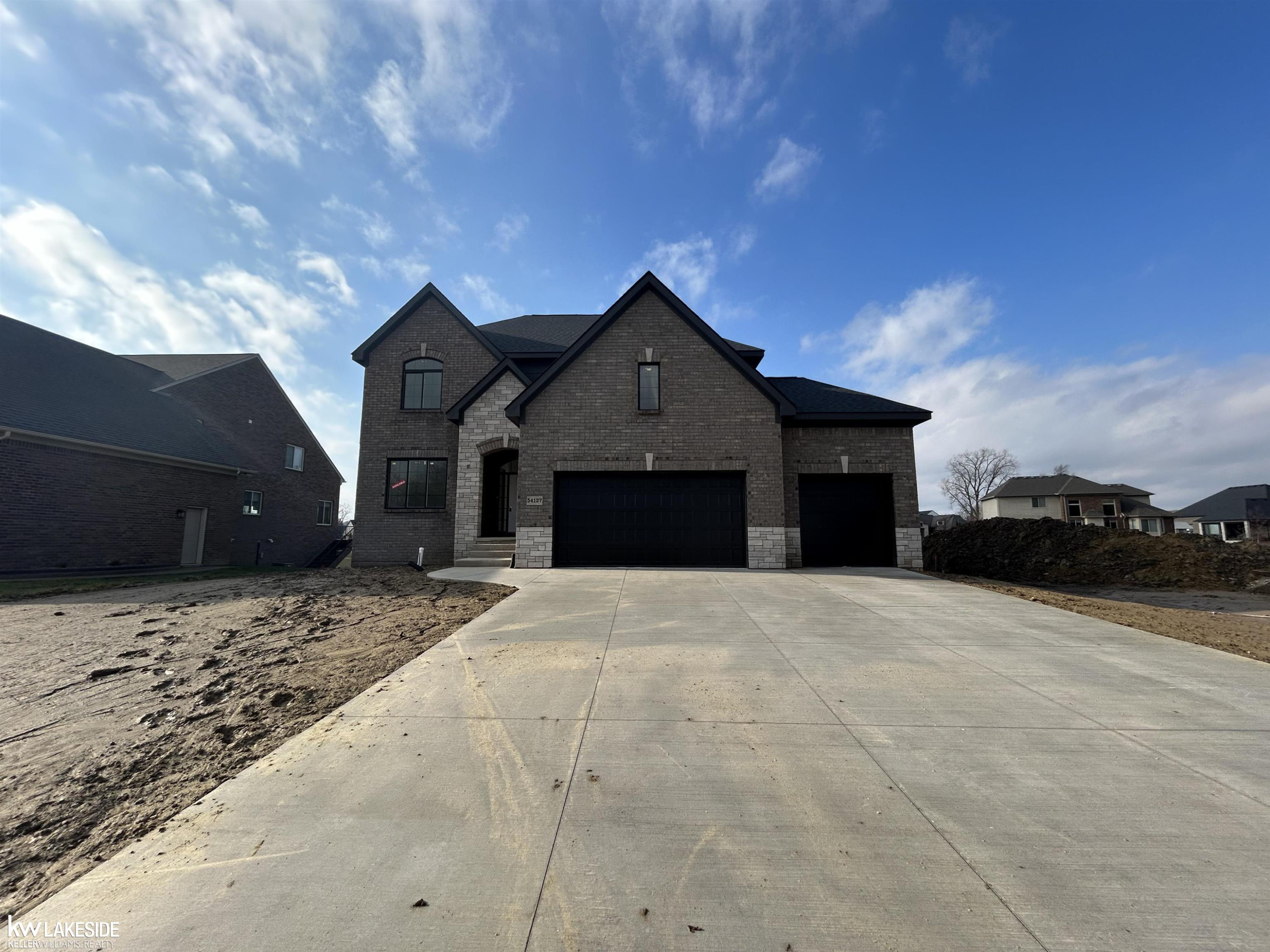 54127 Carrigan Drive, New Baltimore, MI 48047 — Photo 2