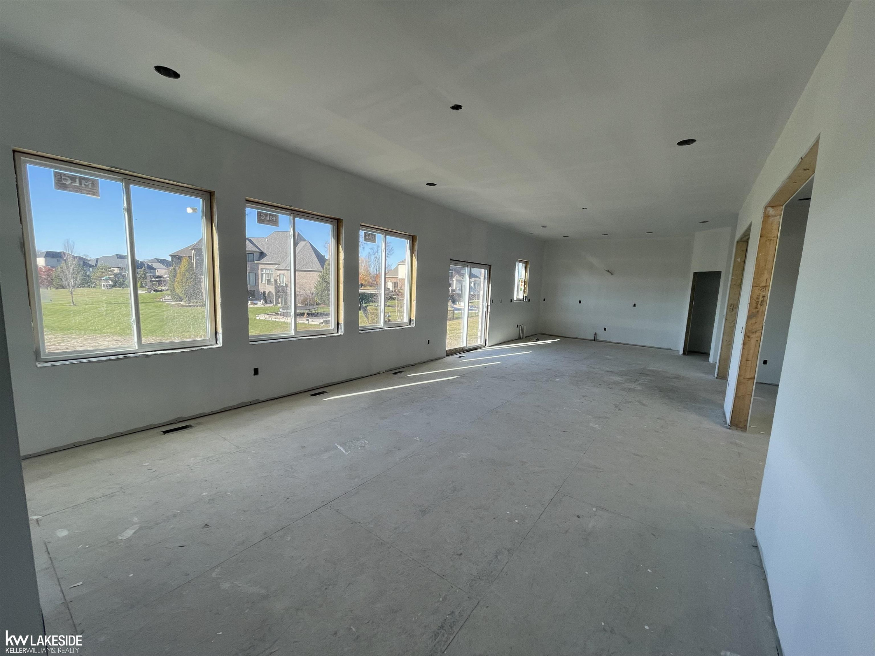 54127 Carrigan Drive, New Baltimore, MI 48047 — Photo 6