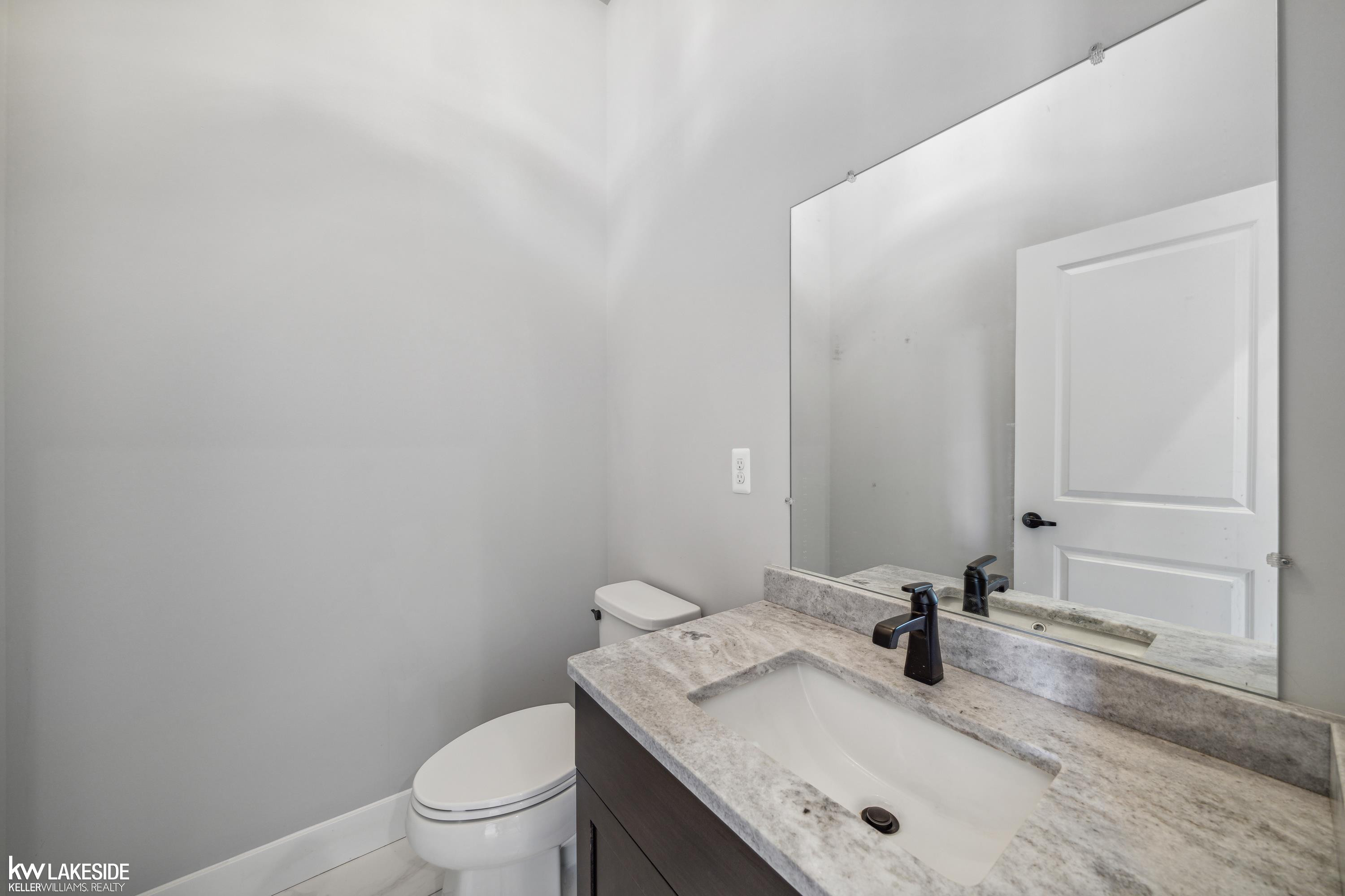 54127 Carrigan Drive, New Baltimore, MI 48047 — Photo 21