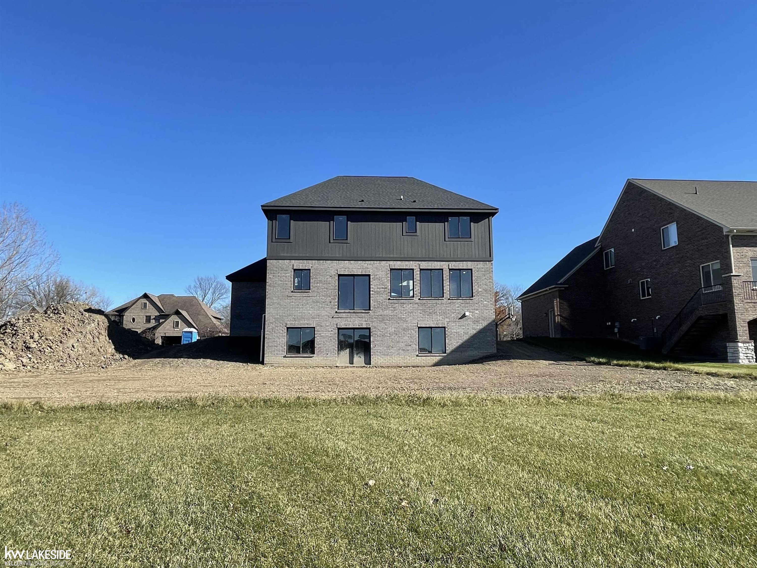 54127 Carrigan Drive, New Baltimore, MI 48047 — Photo 45