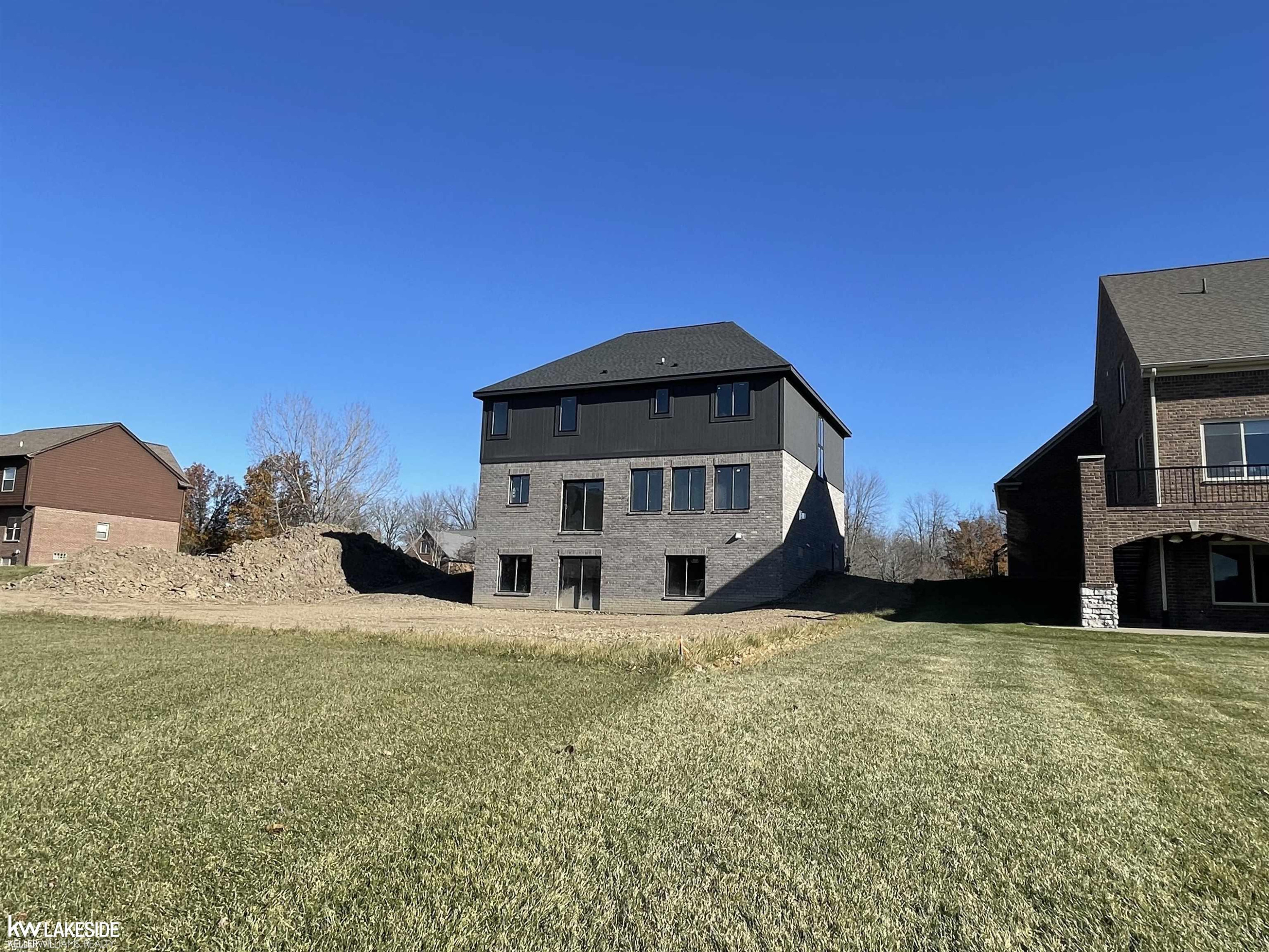 54127 Carrigan Drive, New Baltimore, MI 48047 — Photo 46