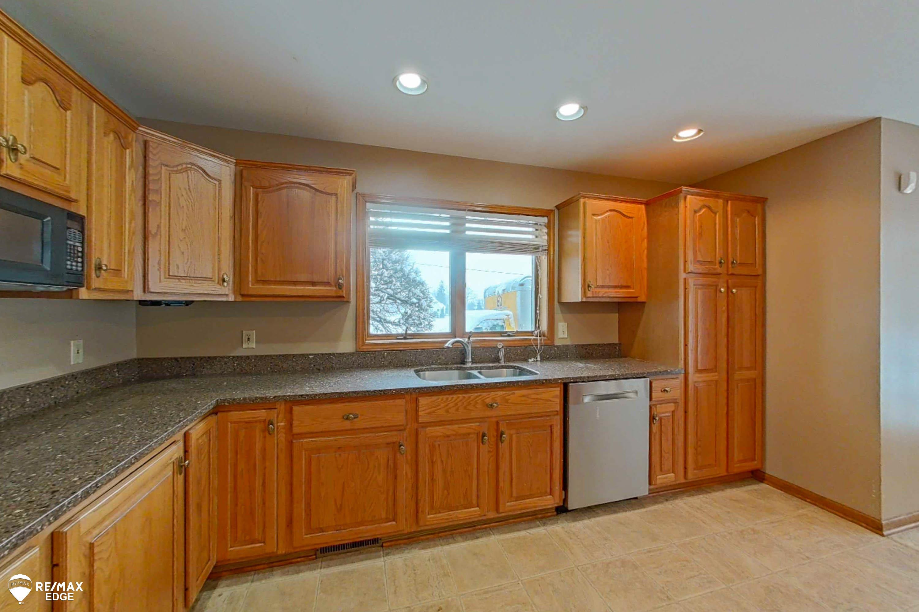 909 Myers Road, Lapeer, MI 48446 — Photo 14