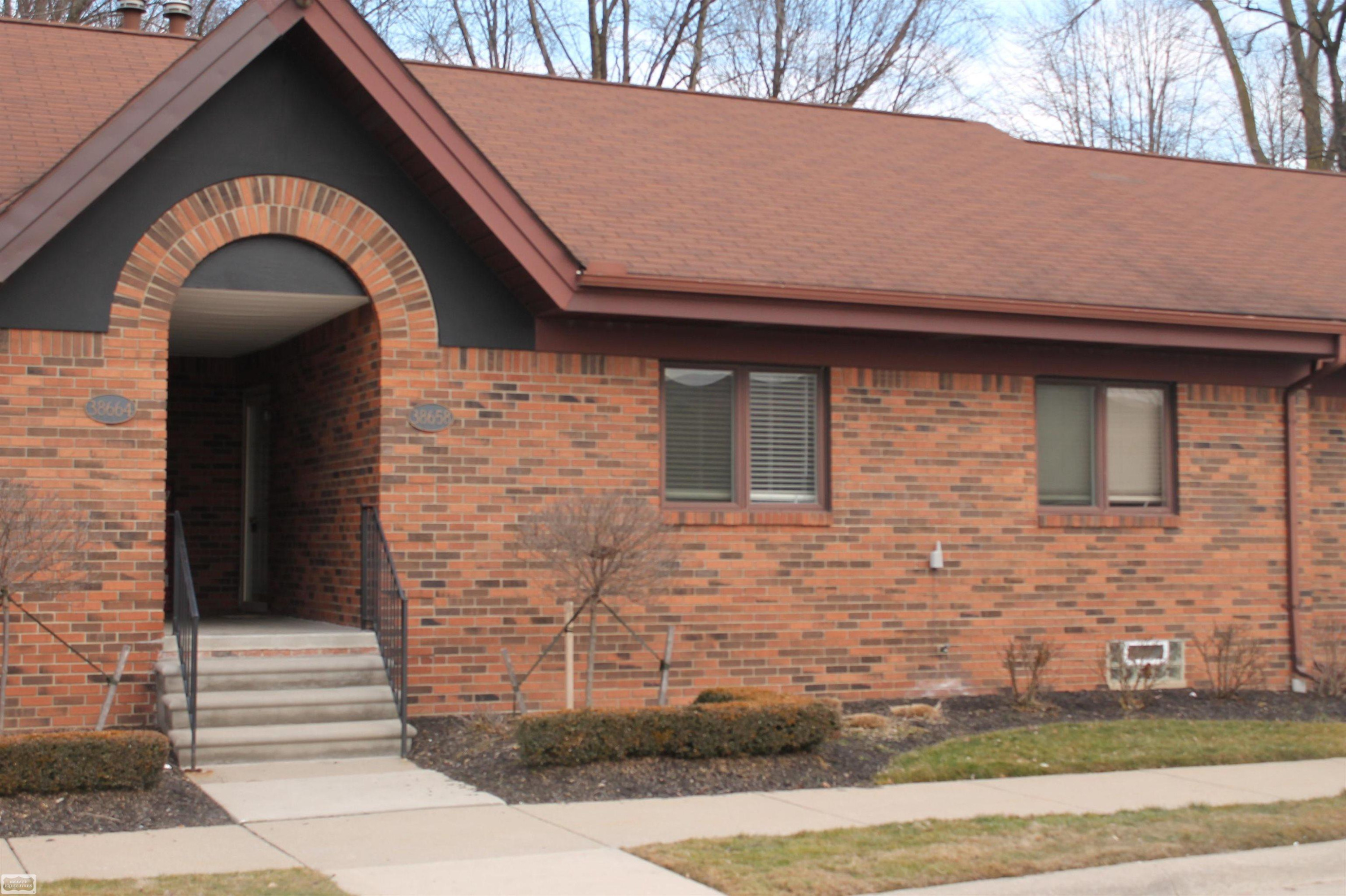 38658 Harrison Creek Court, MI