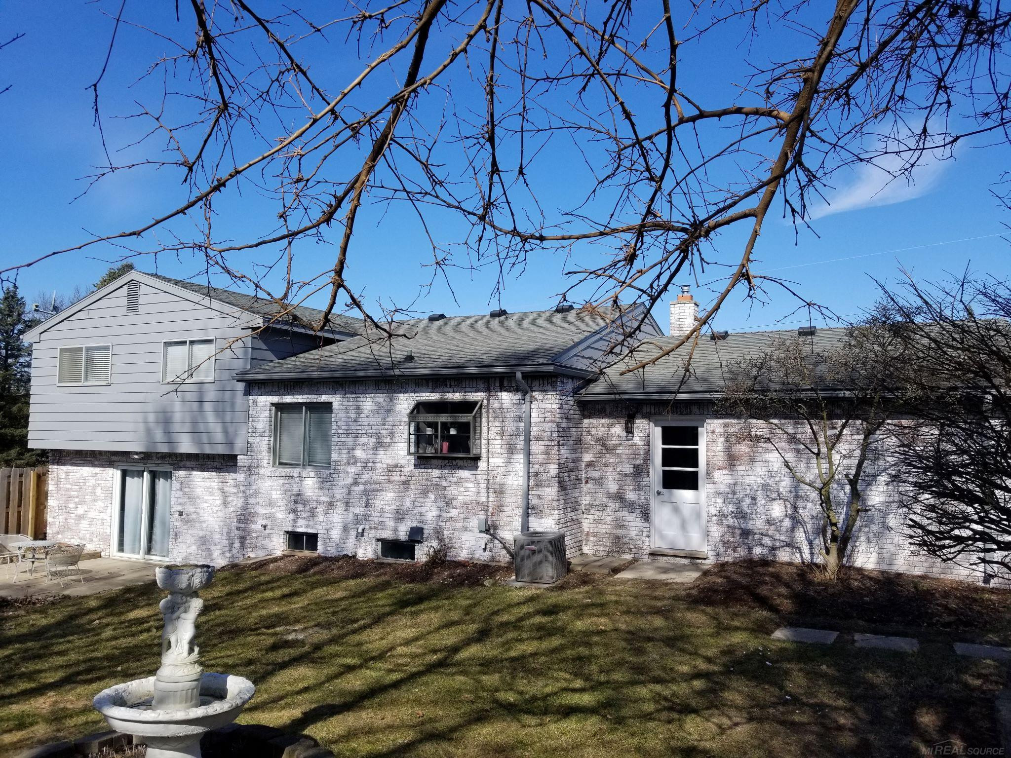 11479 Farmhill Drive, Fenton, MI 48430 — Photo 2