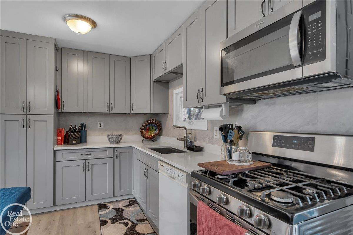 2592 Palomas, Wolverine Lake, MI 48390 — Photo 4