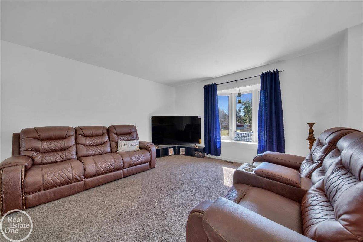 2592 Palomas, Wolverine Lake, MI 48390 — Photo 5