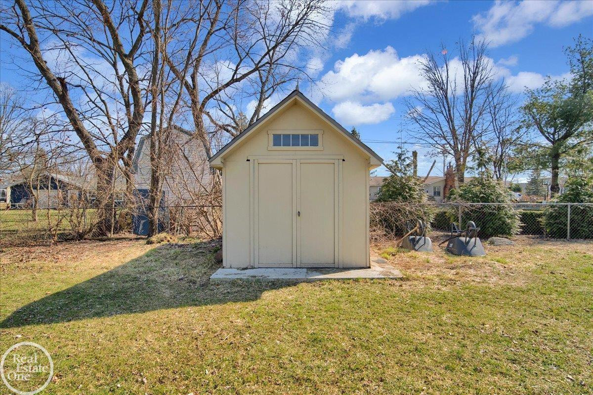 2592 Palomas, Wolverine Lake, MI 48390 — Photo 25