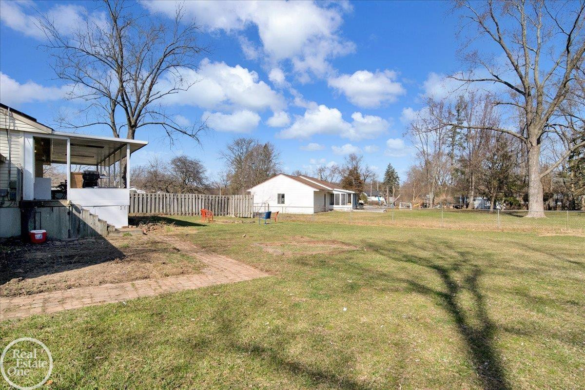 2592 Palomas, Wolverine Lake, MI 48390 — Photo 28