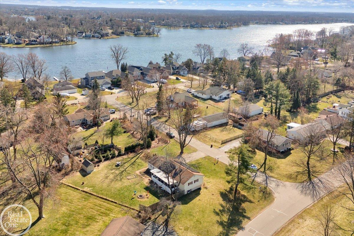 2592 Palomas, Wolverine Lake, MI 48390 — Photo 31