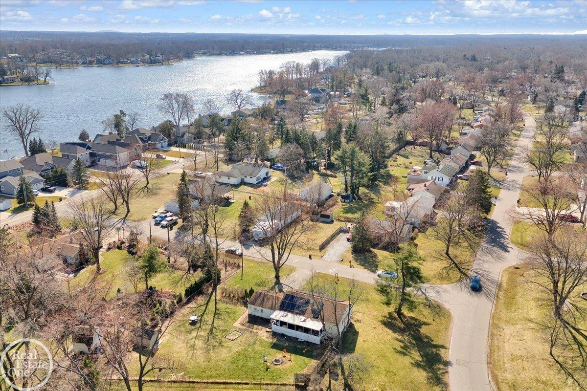 2592 Palomas, Wolverine Lake, MI 48390 — Photo 32