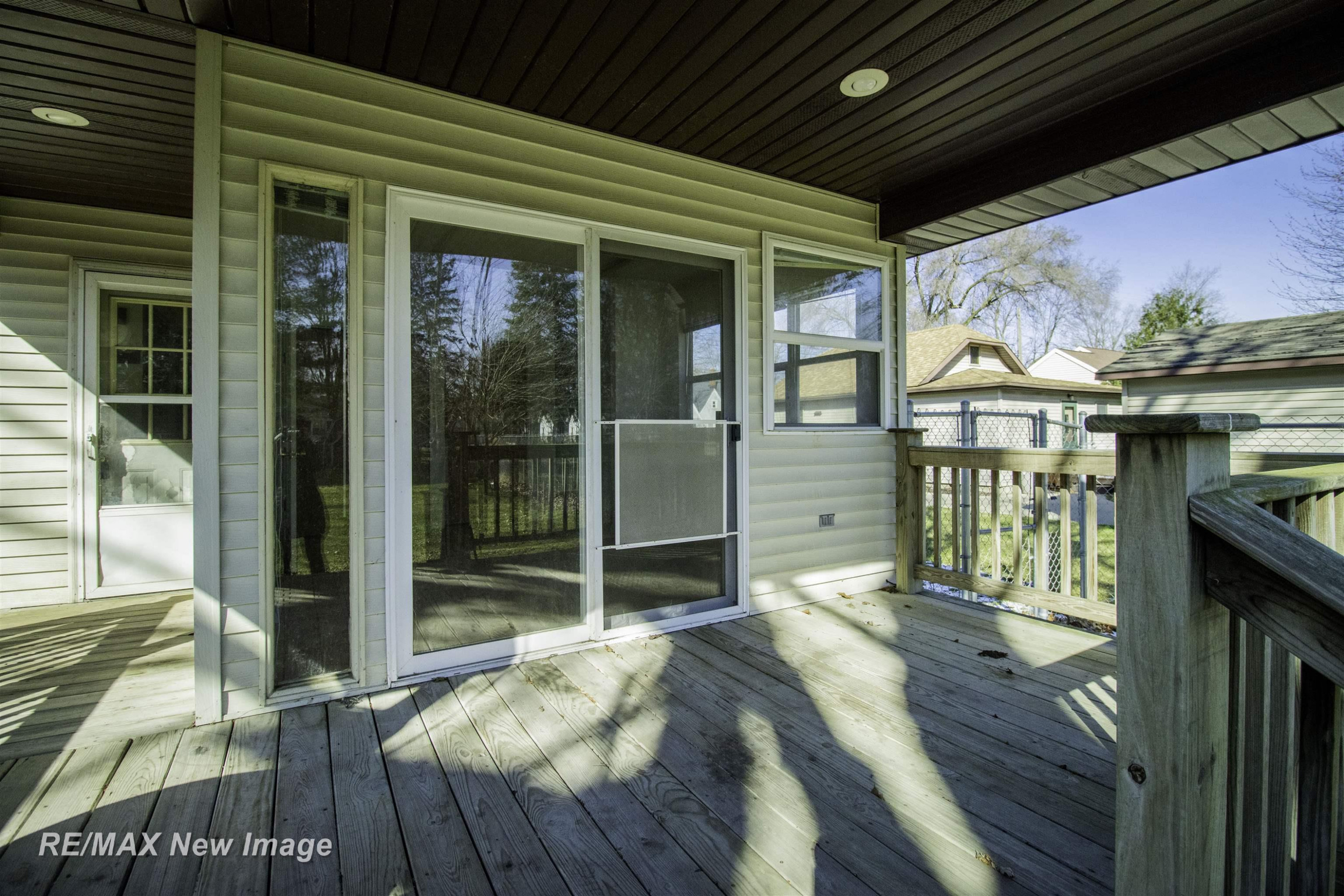 435 S Line Street, Chesaning, MI 48616 — Photo 2