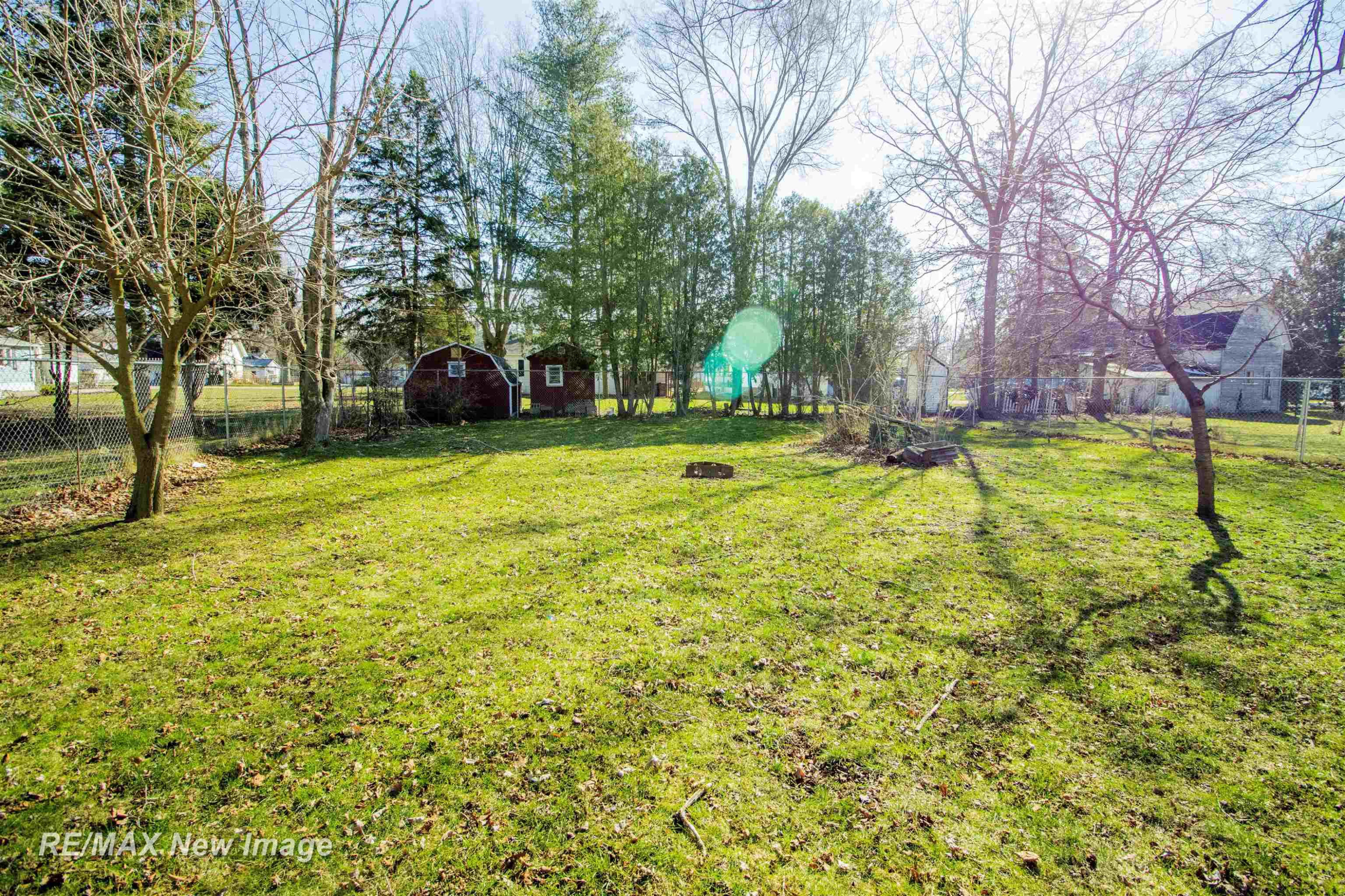 435 S Line Street, Chesaning, MI 48616 — Photo 4