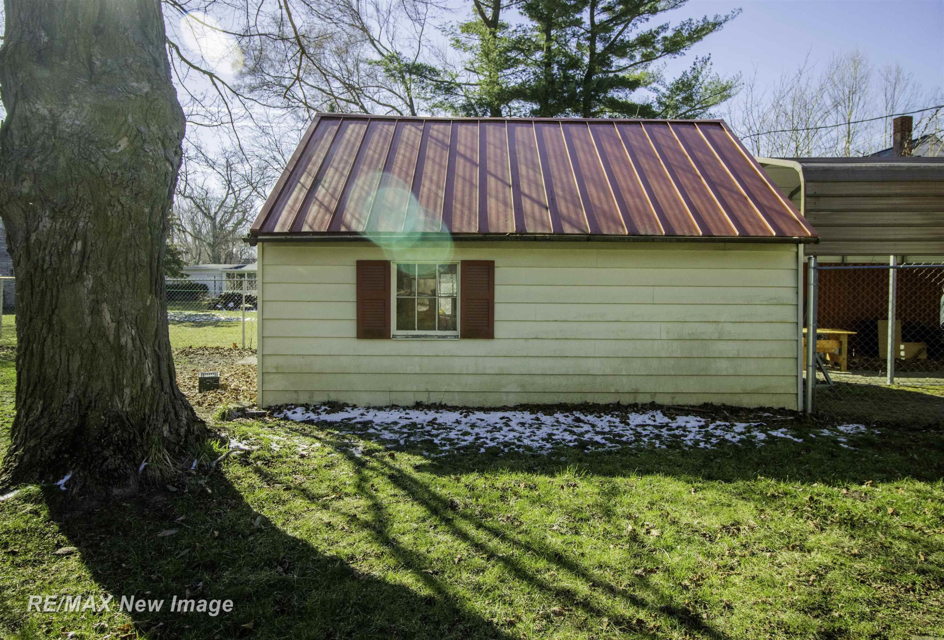 435 S Line Street, Chesaning, MI 48616 — Photo 5