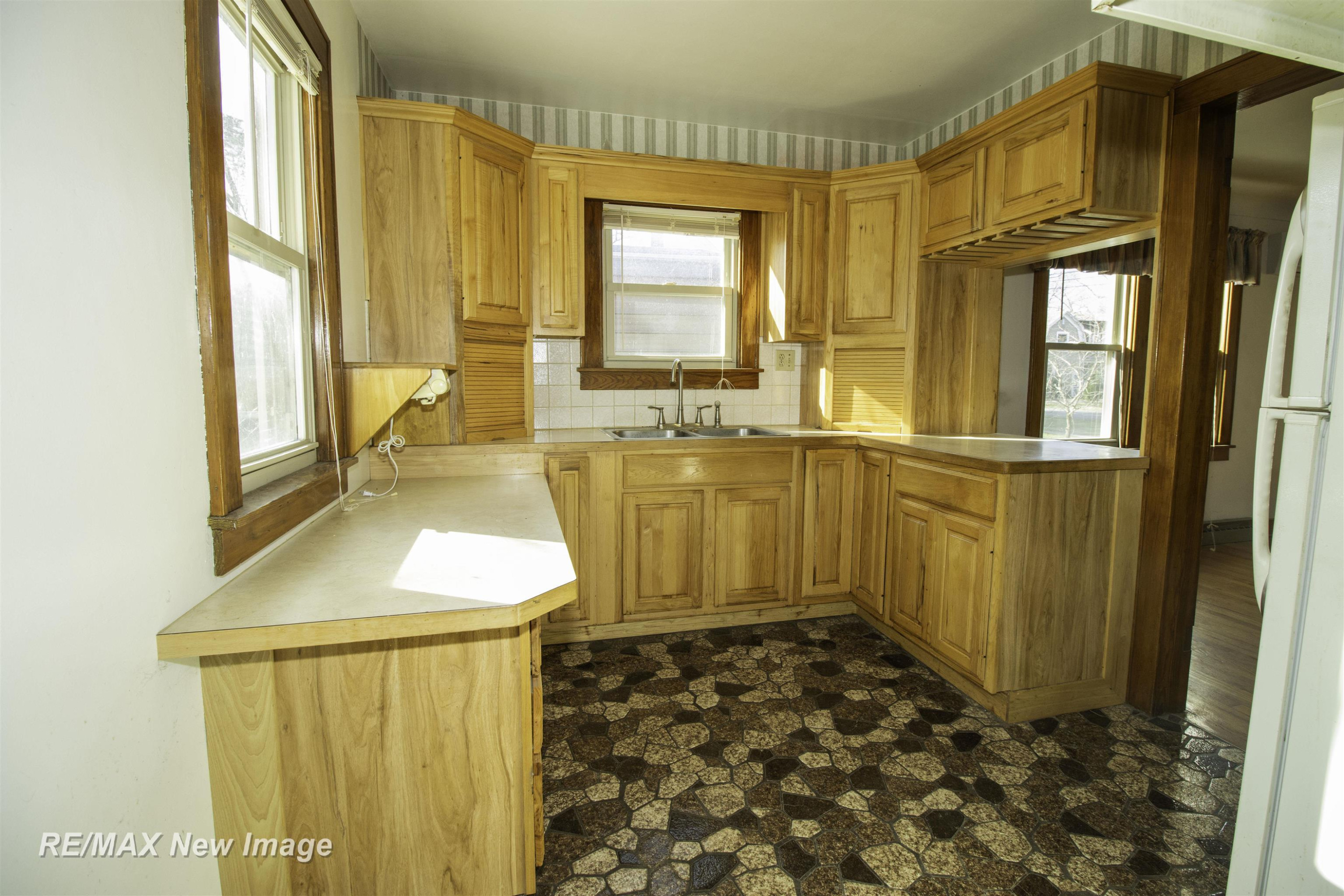 435 S Line Street, Chesaning, MI 48616 — Photo 7
